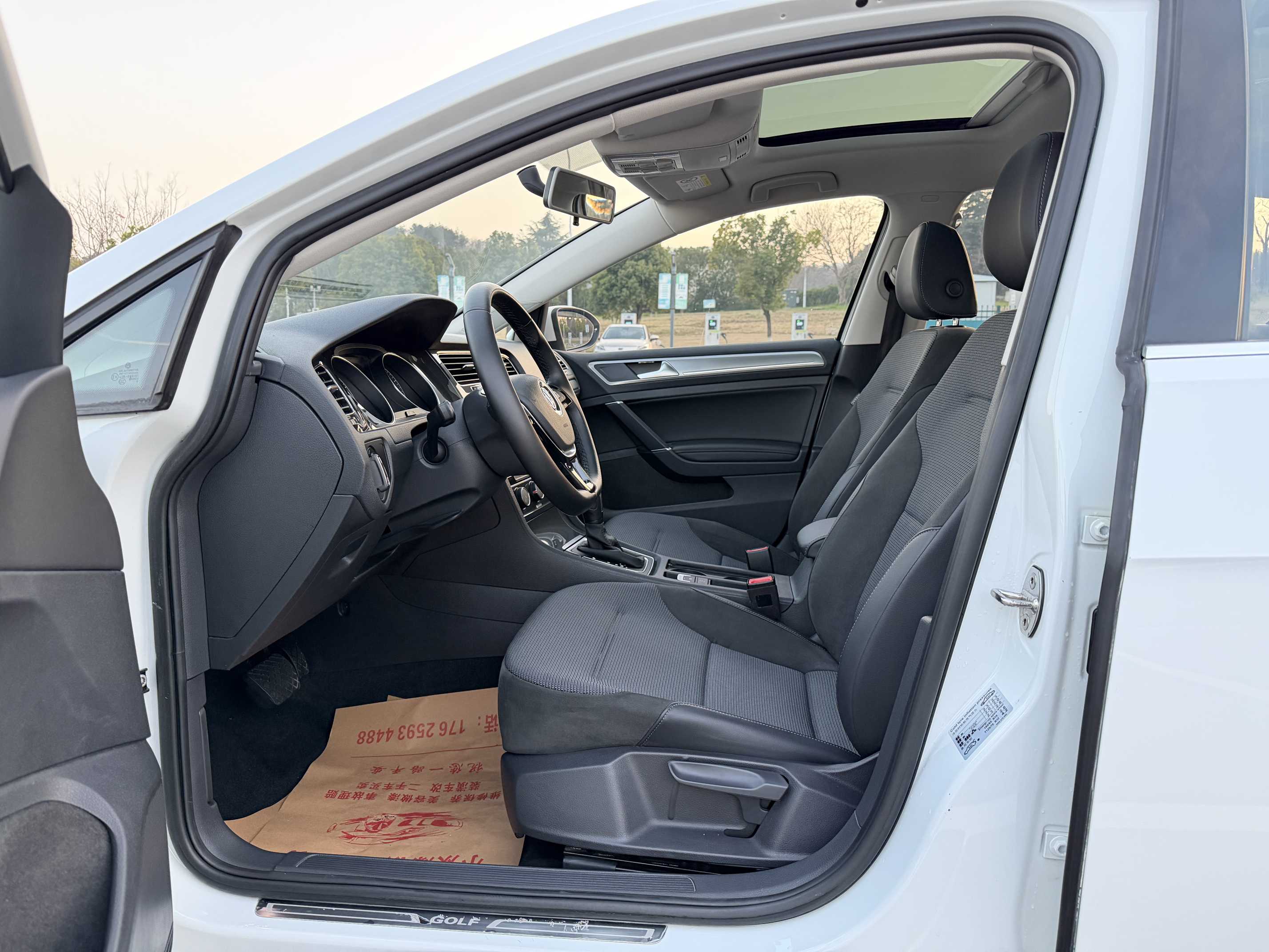 Volkswagen Golf 2018 car image #5