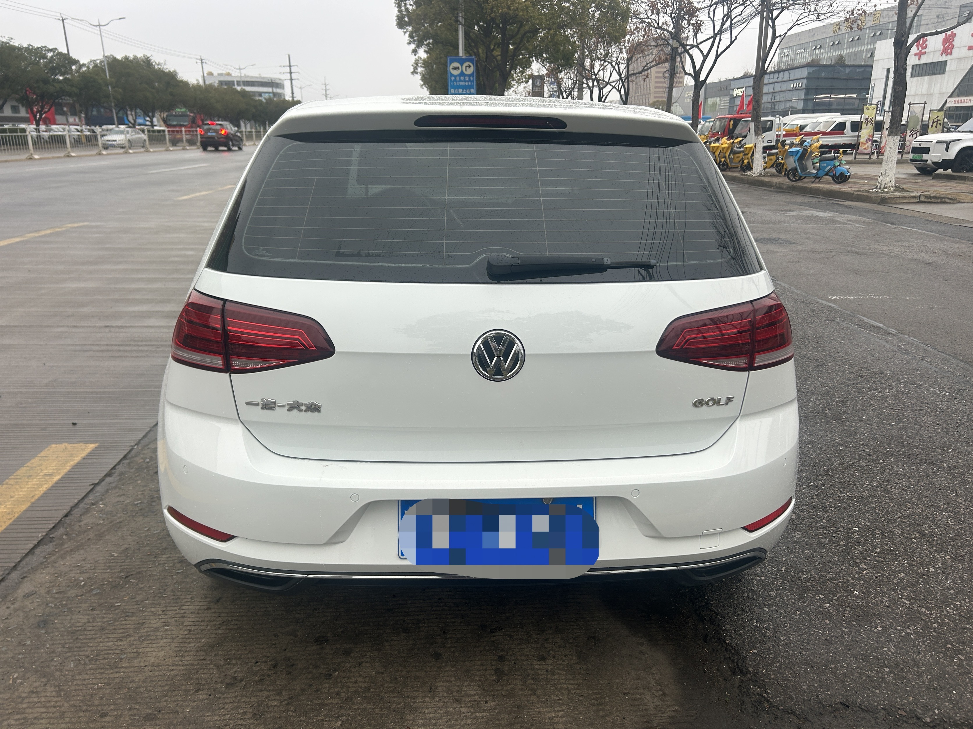 Volkswagen Golf 2018 car image #5