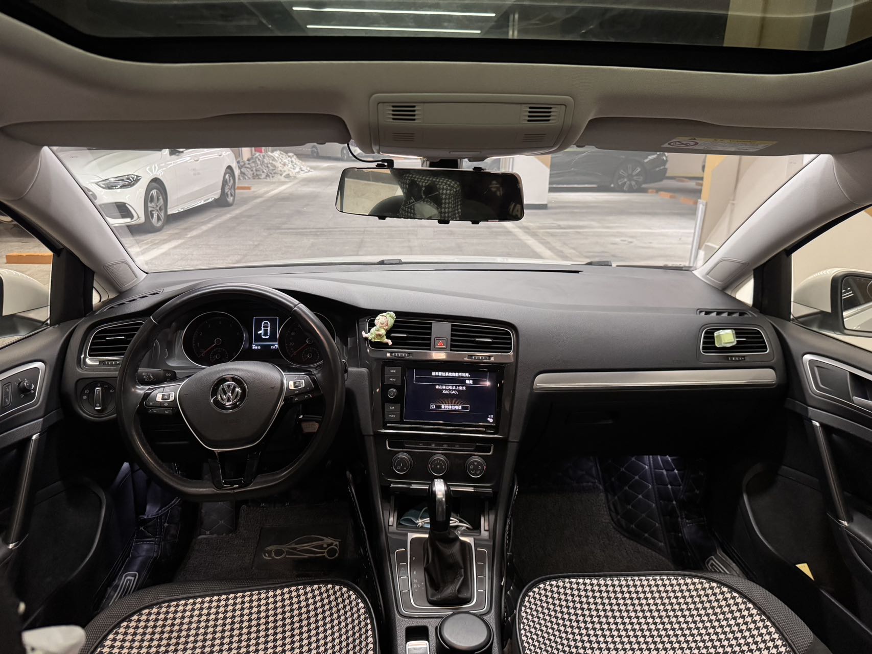 Volkswagen Golf 2019 car image #5