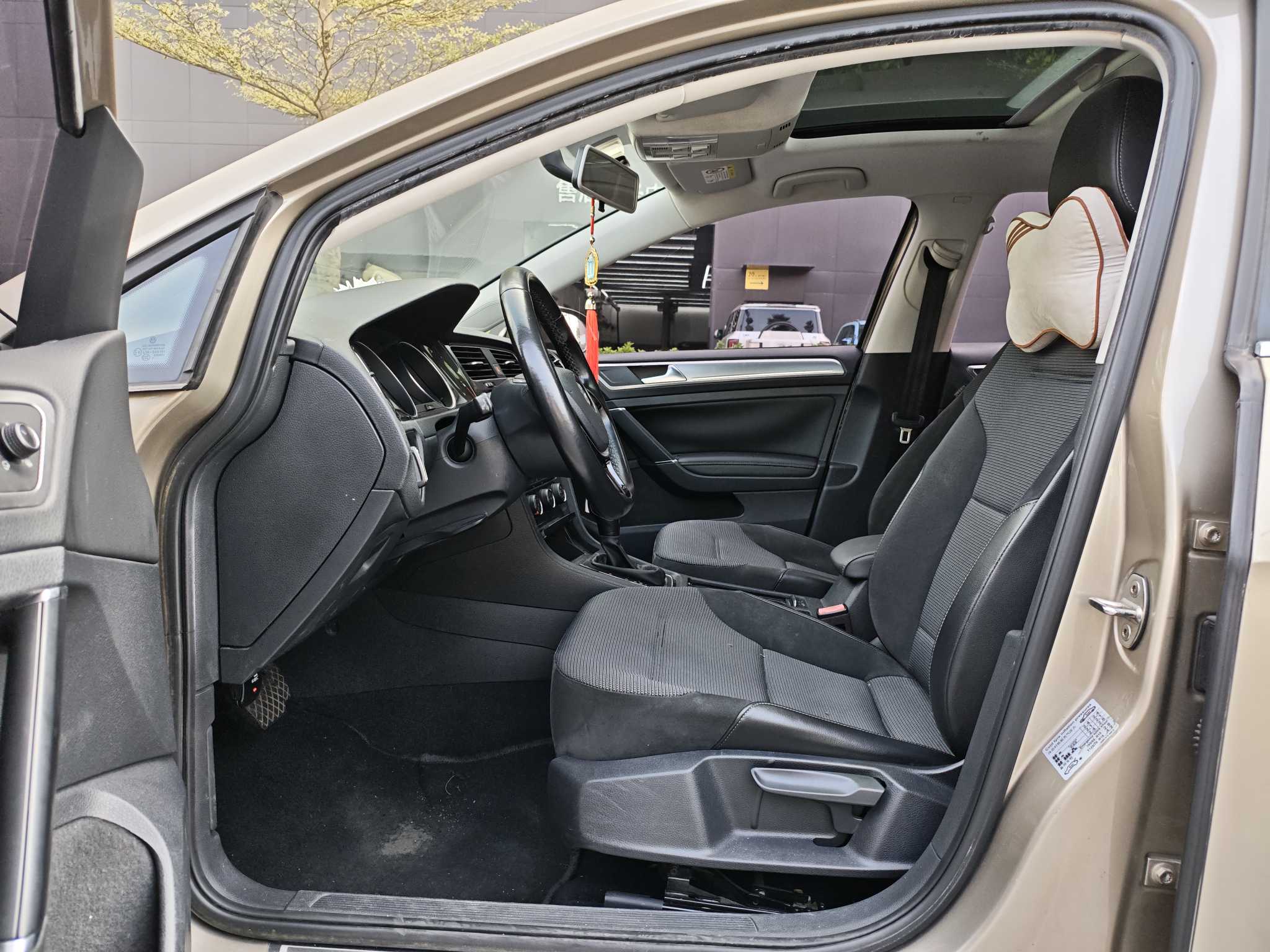 Volkswagen Golf 2018 car image #5