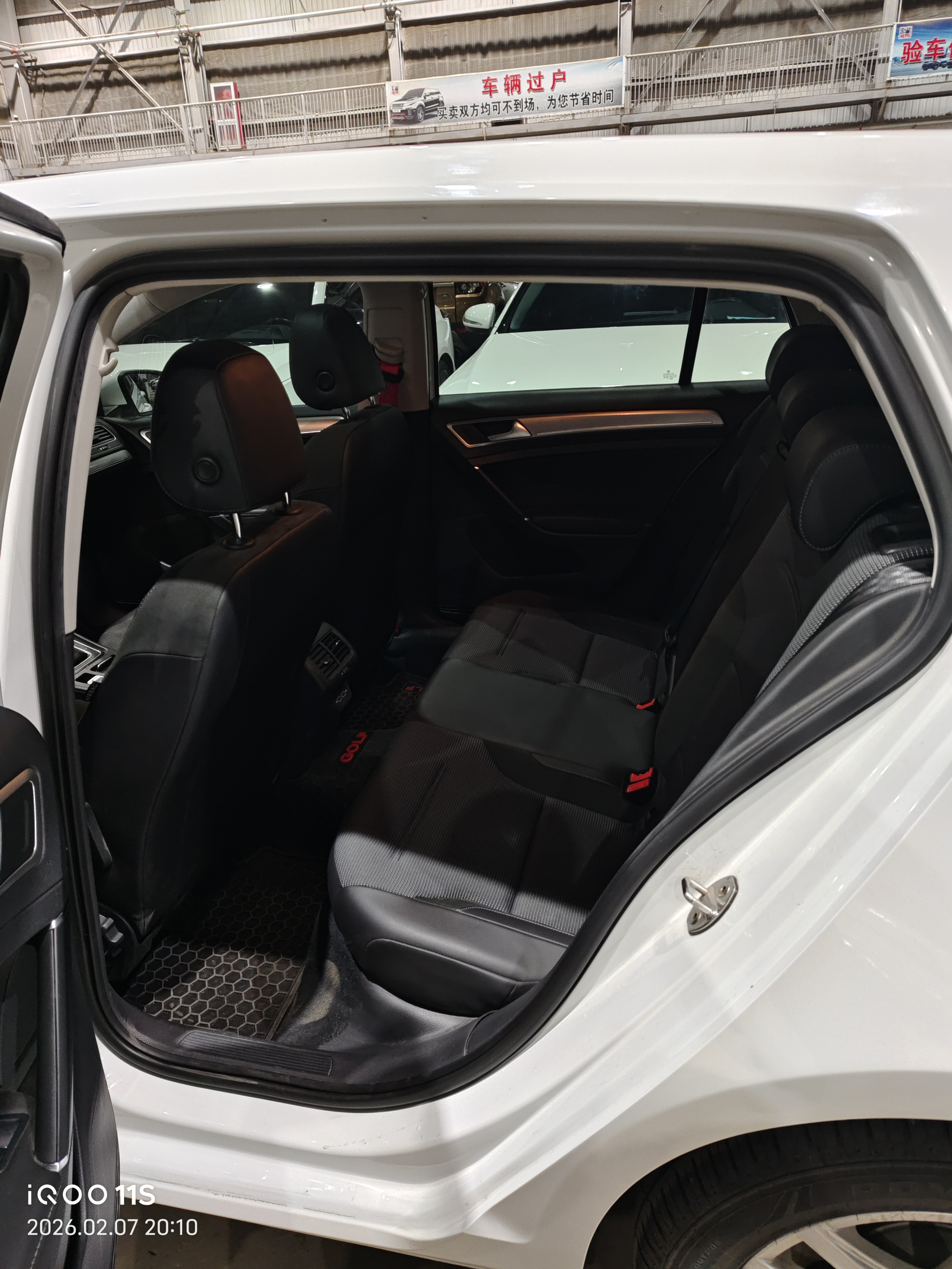 Volkswagen Golf 2019 car image #5