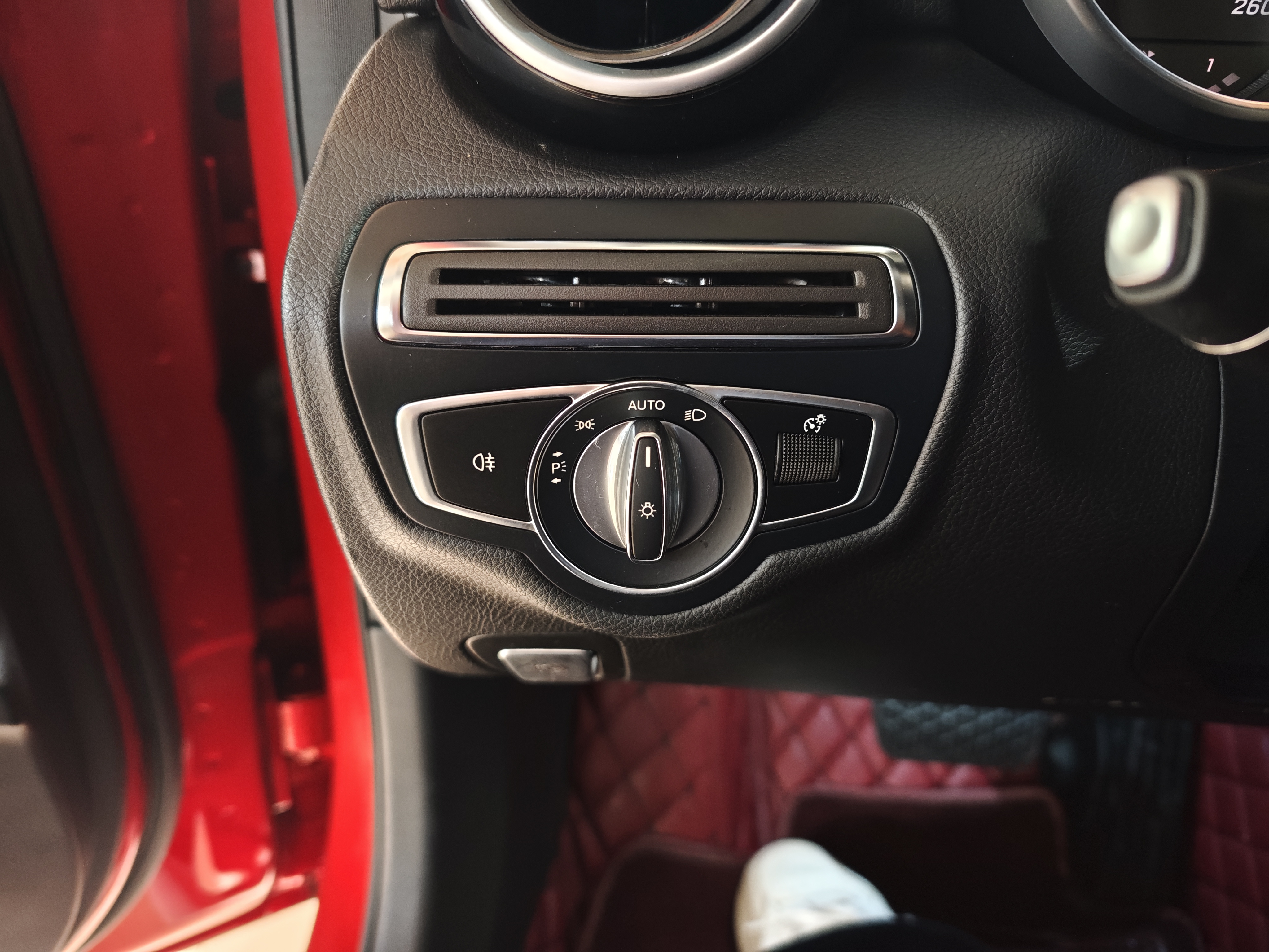 Mercedes-Benz C Class 2018 car image #5