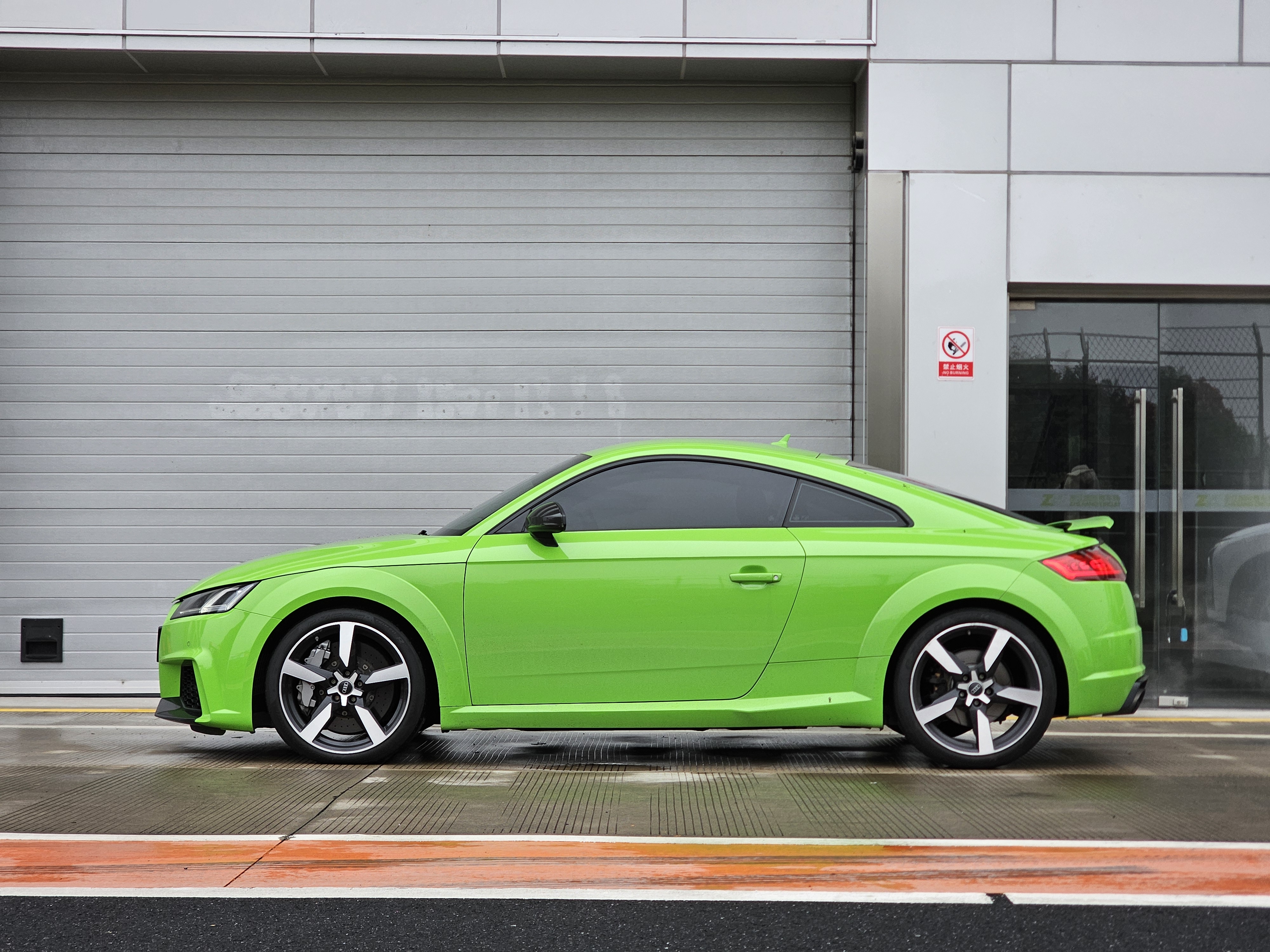 Audi TT RS 2020 car image #5