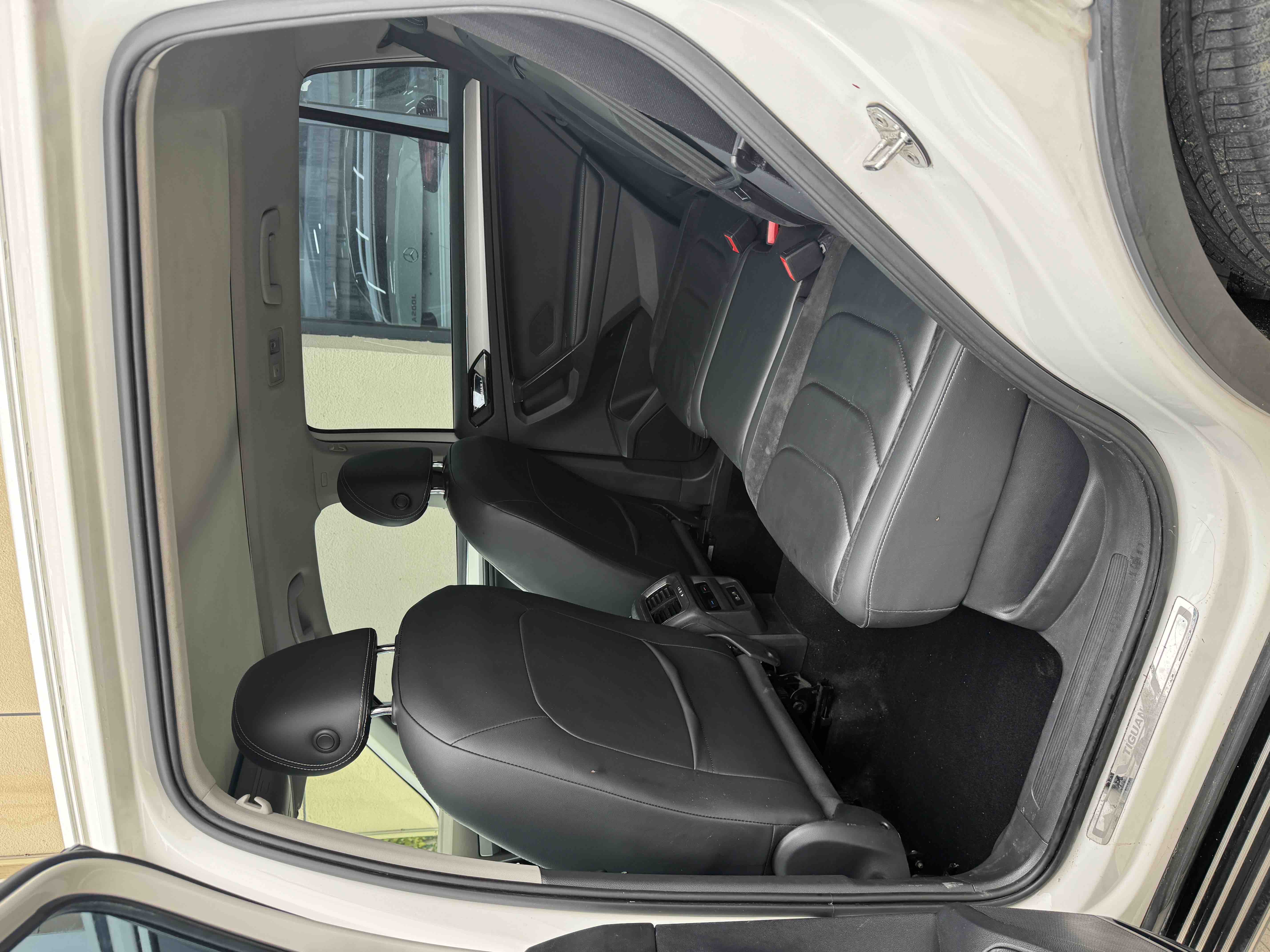 Volkswagen Tiguan L 2018 immagine di auto #5