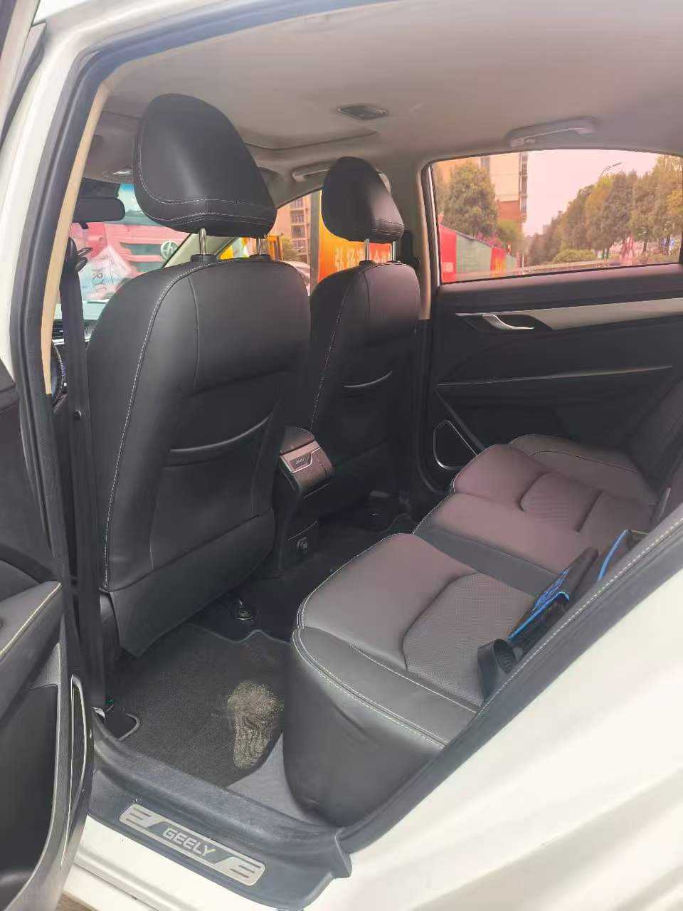Emgrand 2018 car image #5