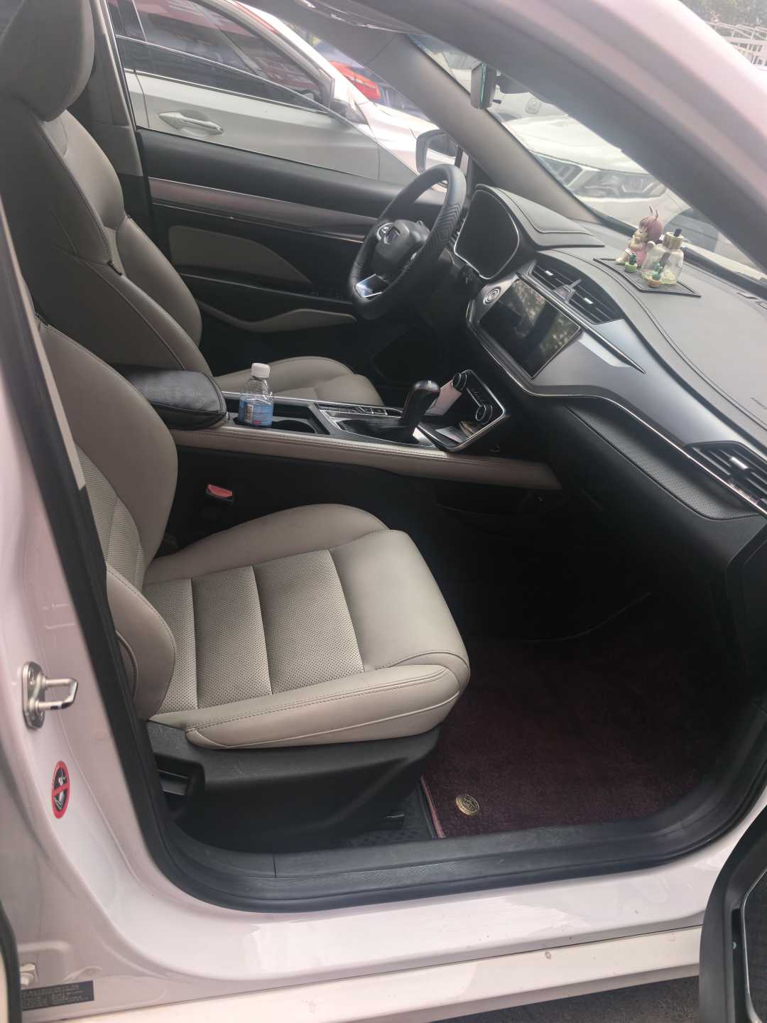 Emgrand 2018 #5 Emgrand 2018 car image #5