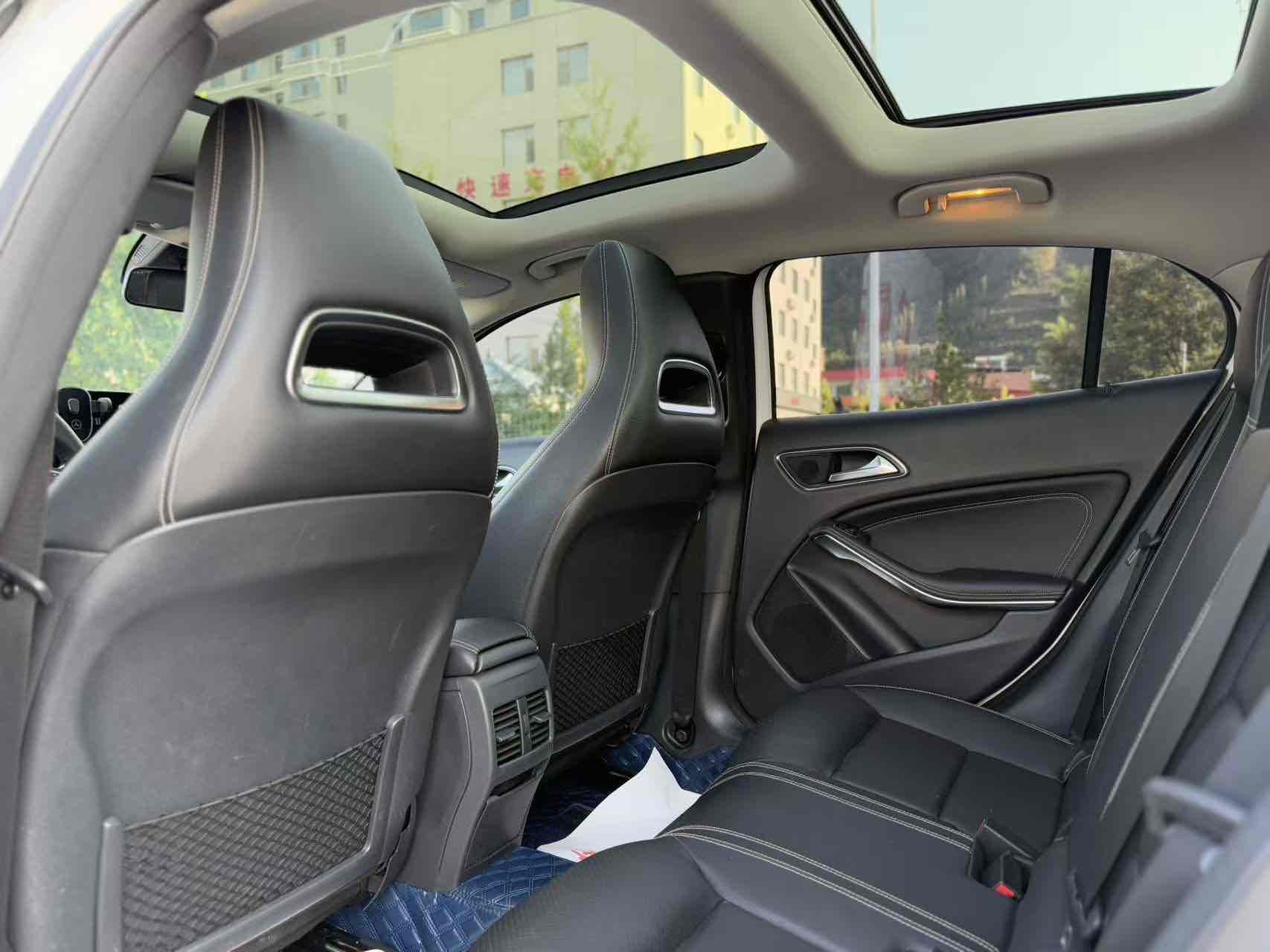 Mercedes-Benz GLA Class 2018 immagine di auto #5