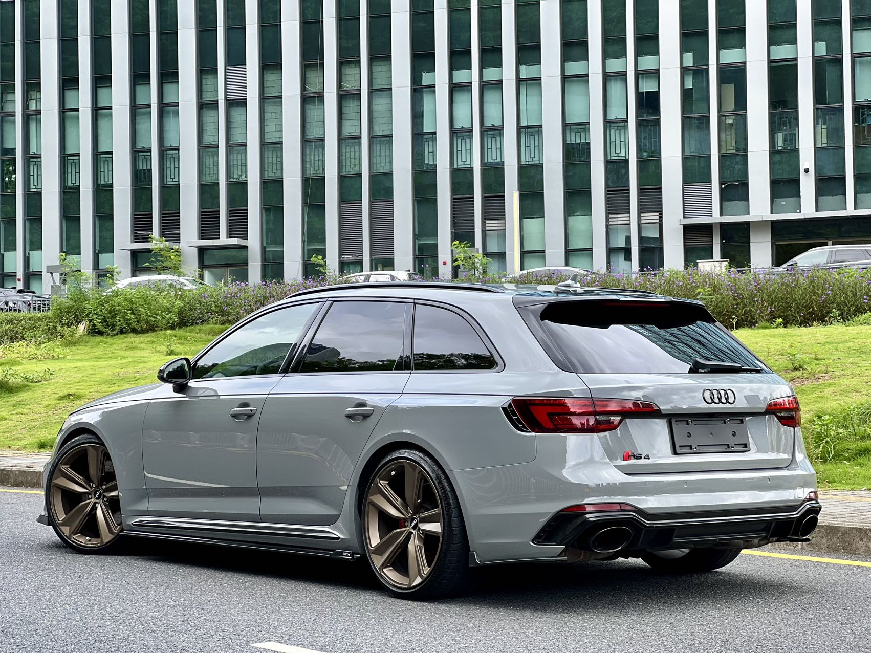Audi RS 4 2019 car image #5