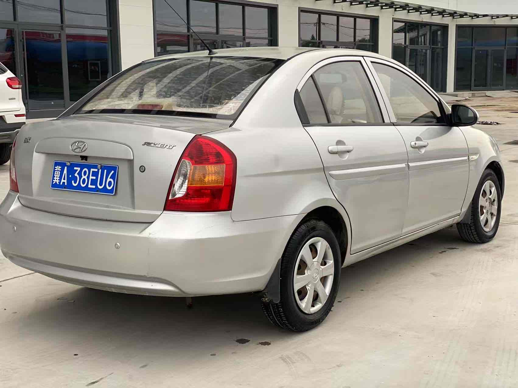 Hyundai Accent 2010 car image #5