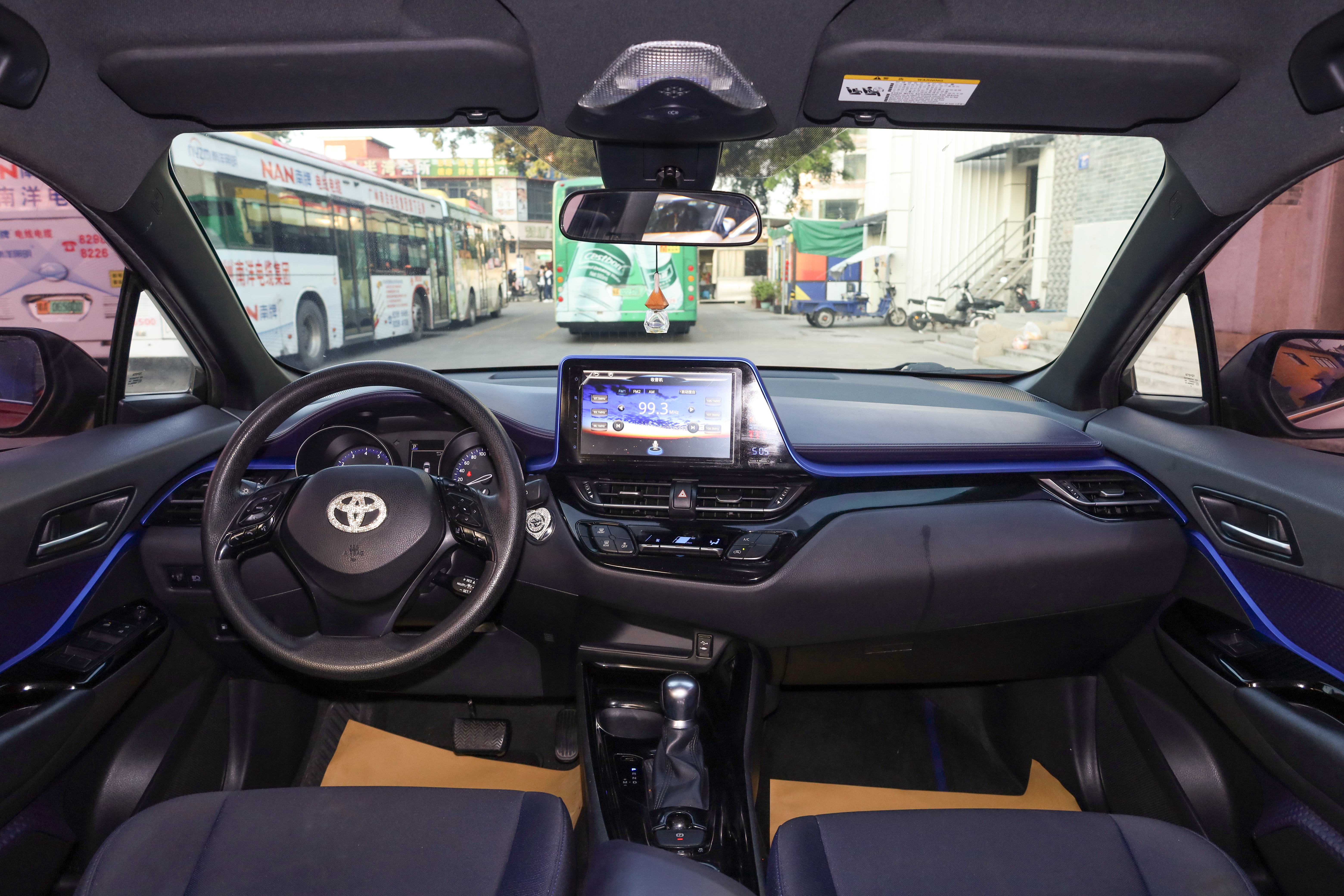 Toyota C-HR 2019 car image #5