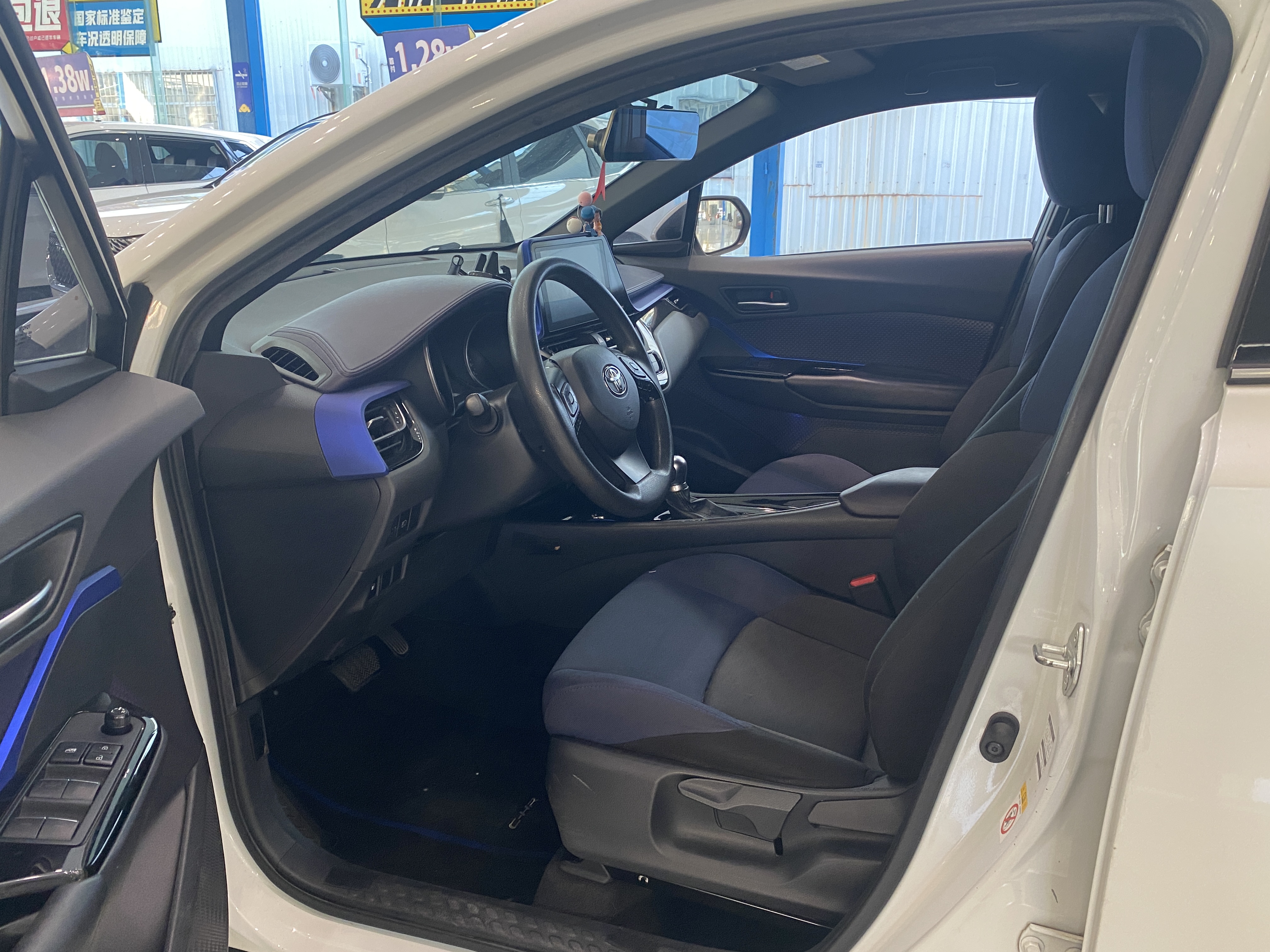 Toyota C-HR 2019 immagine di auto #5