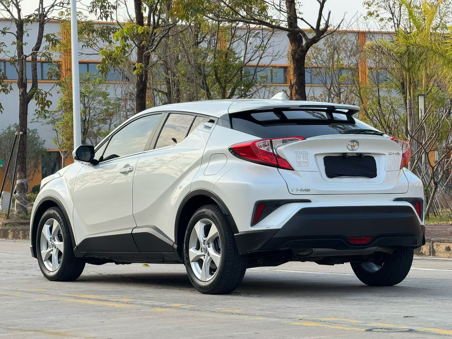 Toyota C-HR 2018 car image #5