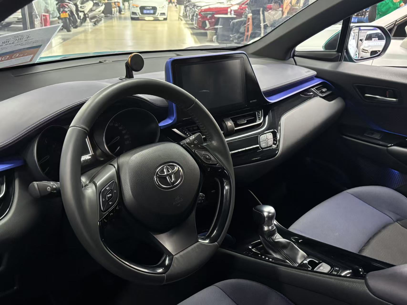 Toyota C-HR 2018 immagine di auto #5