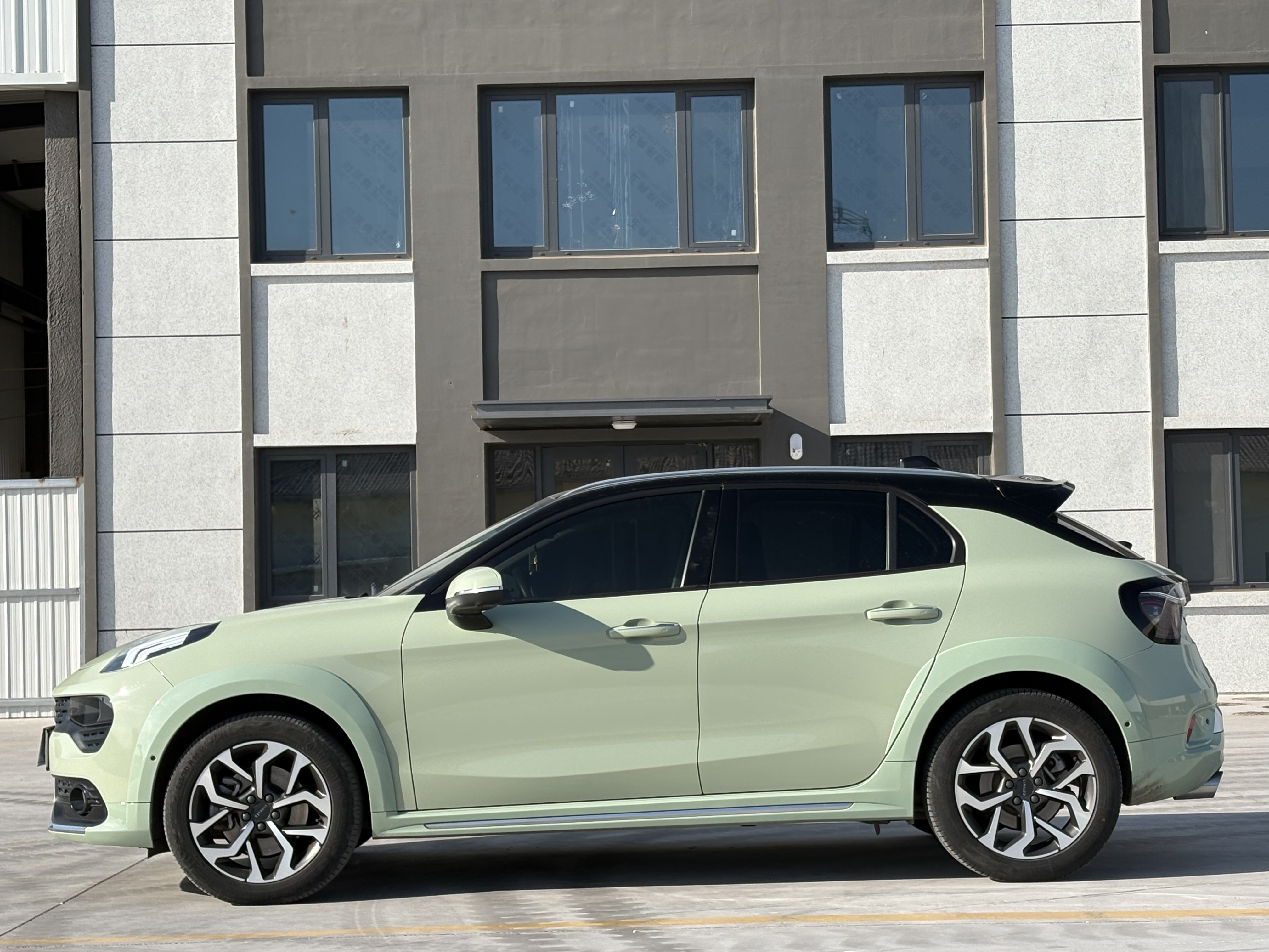 Lynk & Co 02 2019 #5 Lynk & Co 02 2019 car image #5