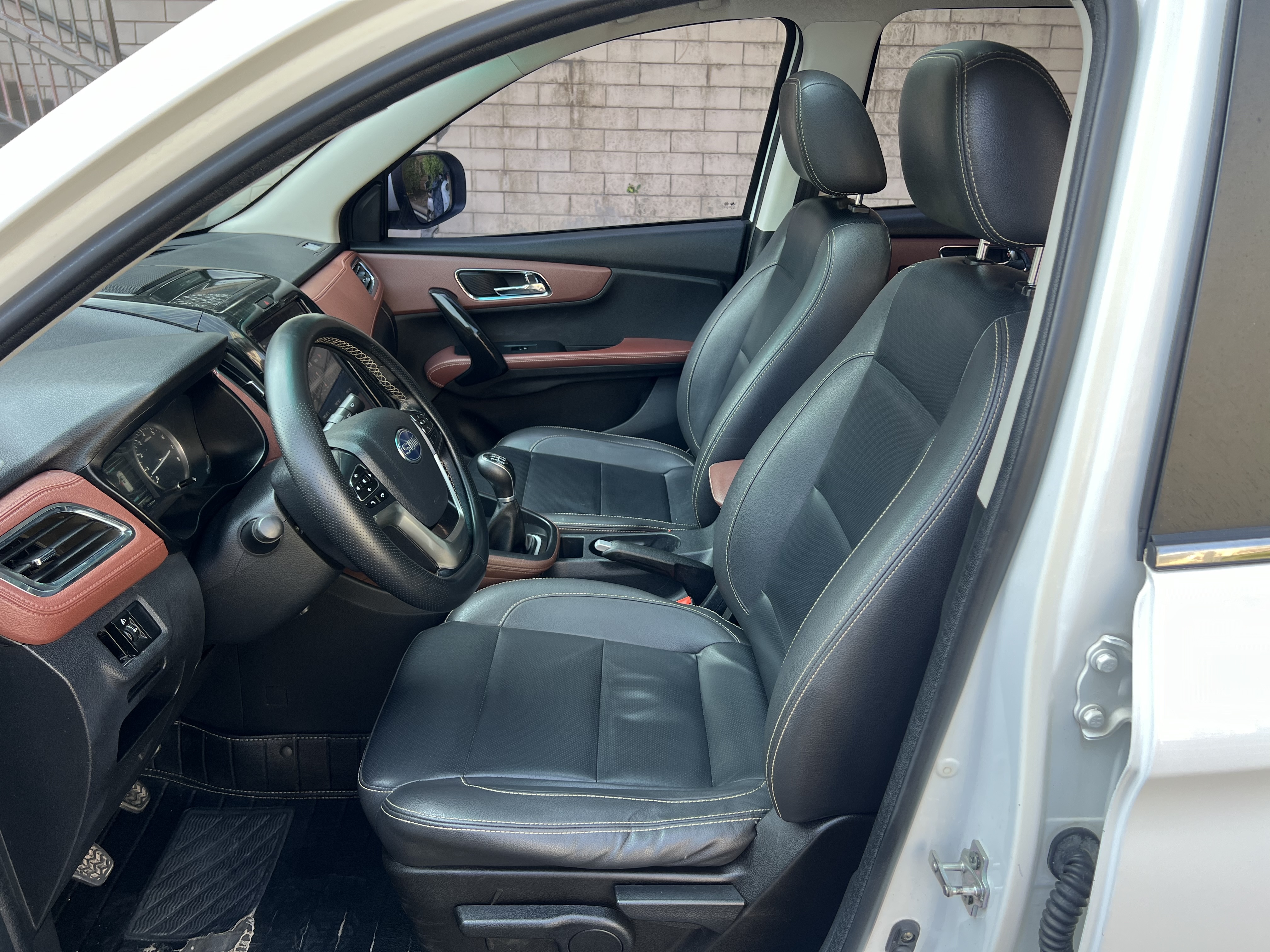 SWM斯威汽车 SWM斯威X7 2017 #5 SWM斯威汽车 SWM斯威X7 2017 汽车图片 #5