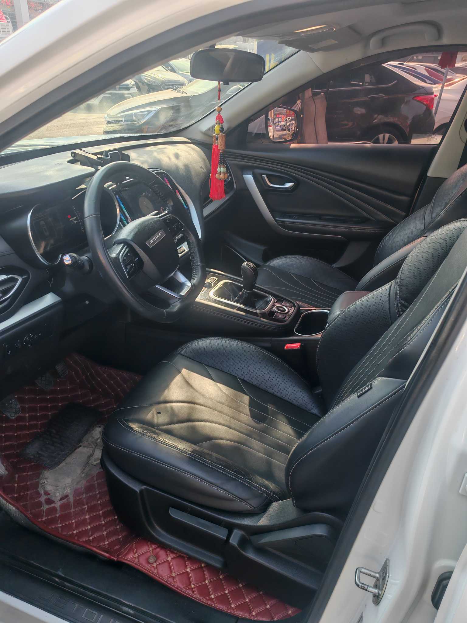 X70 2018 car image #5
