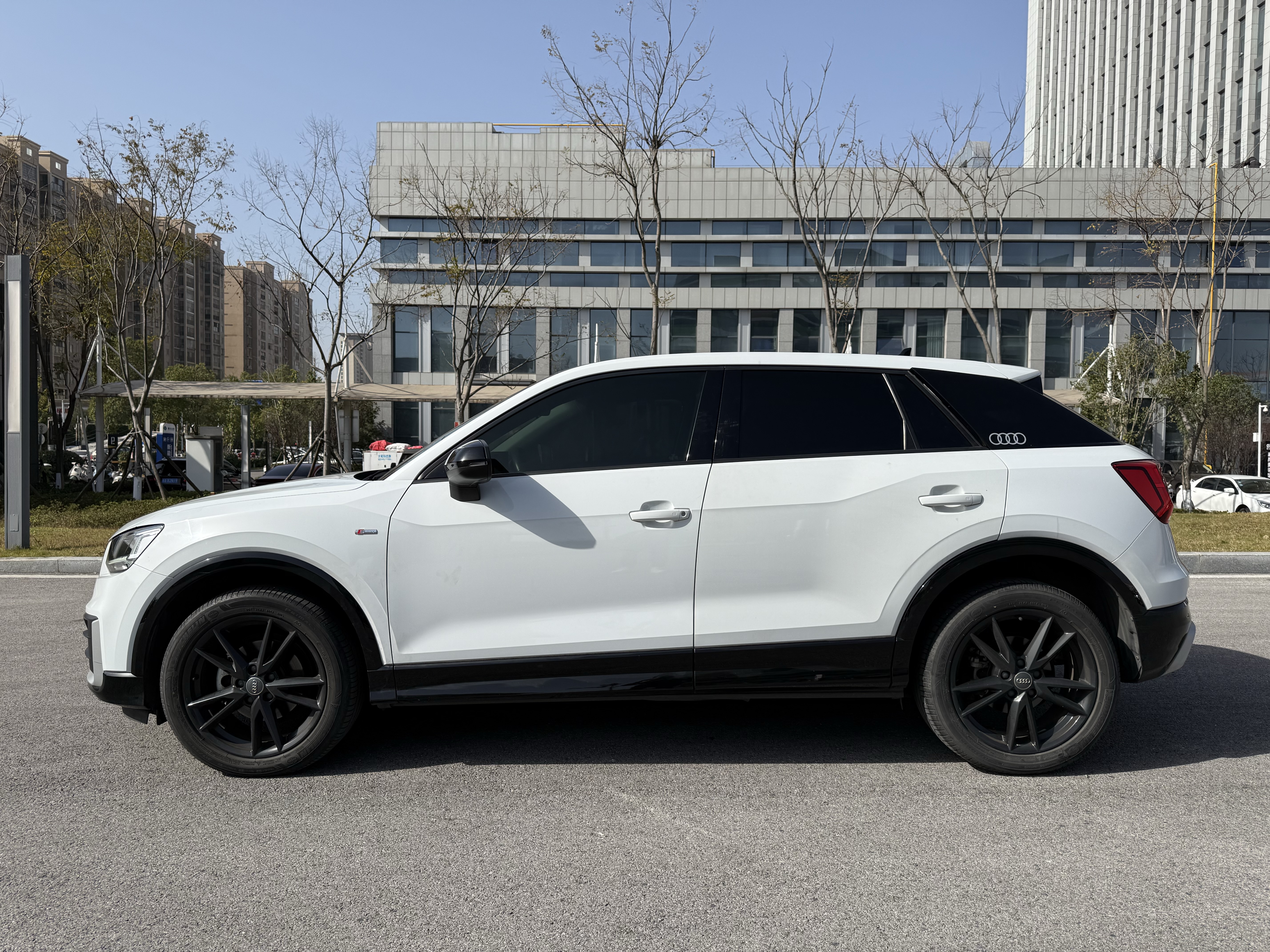 Audi Q2L 2019 #5 Audi Q2L 2019 car image #5