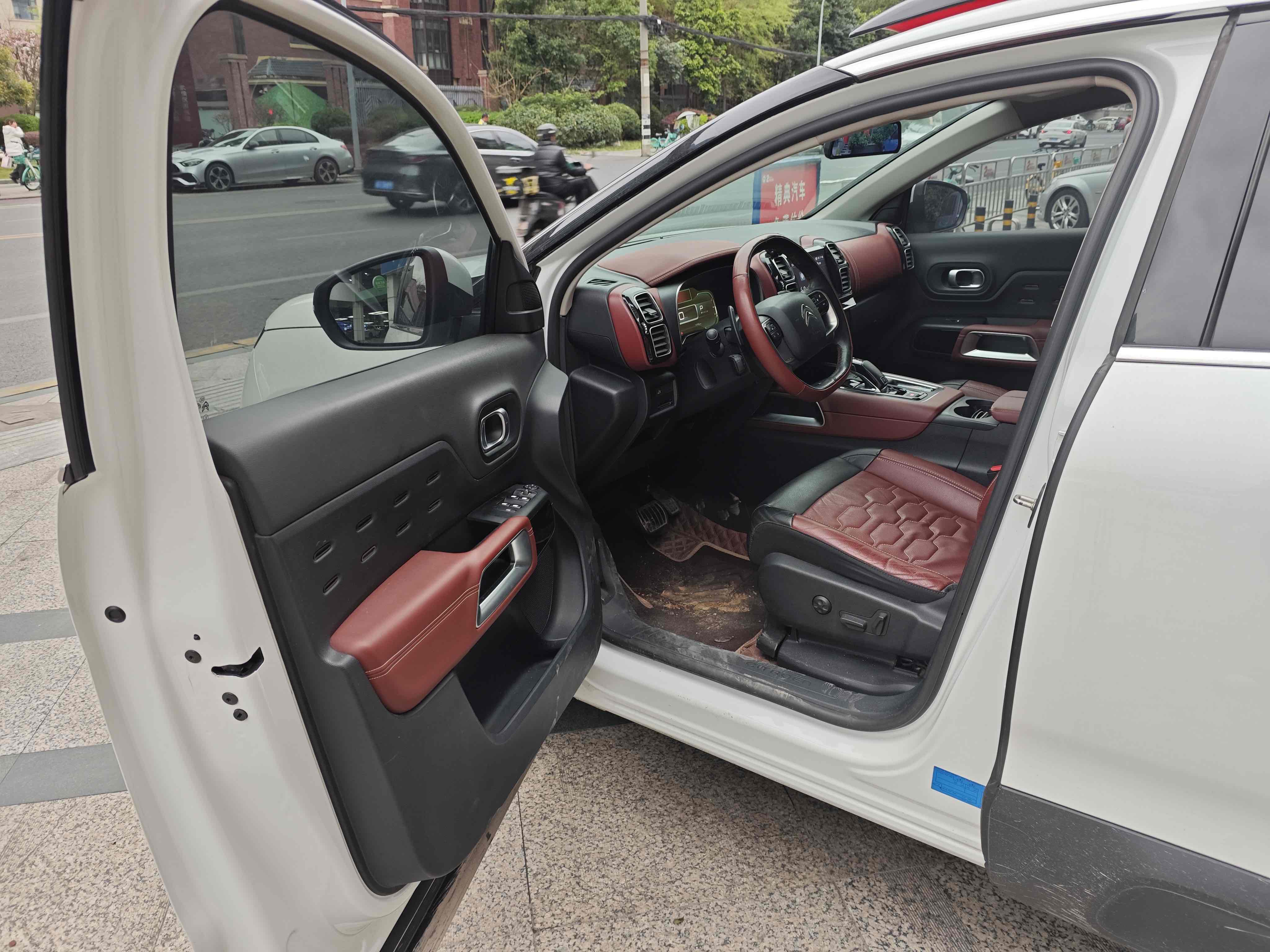 Citroen C5 AIRCROSS 2018 immagine di auto #5