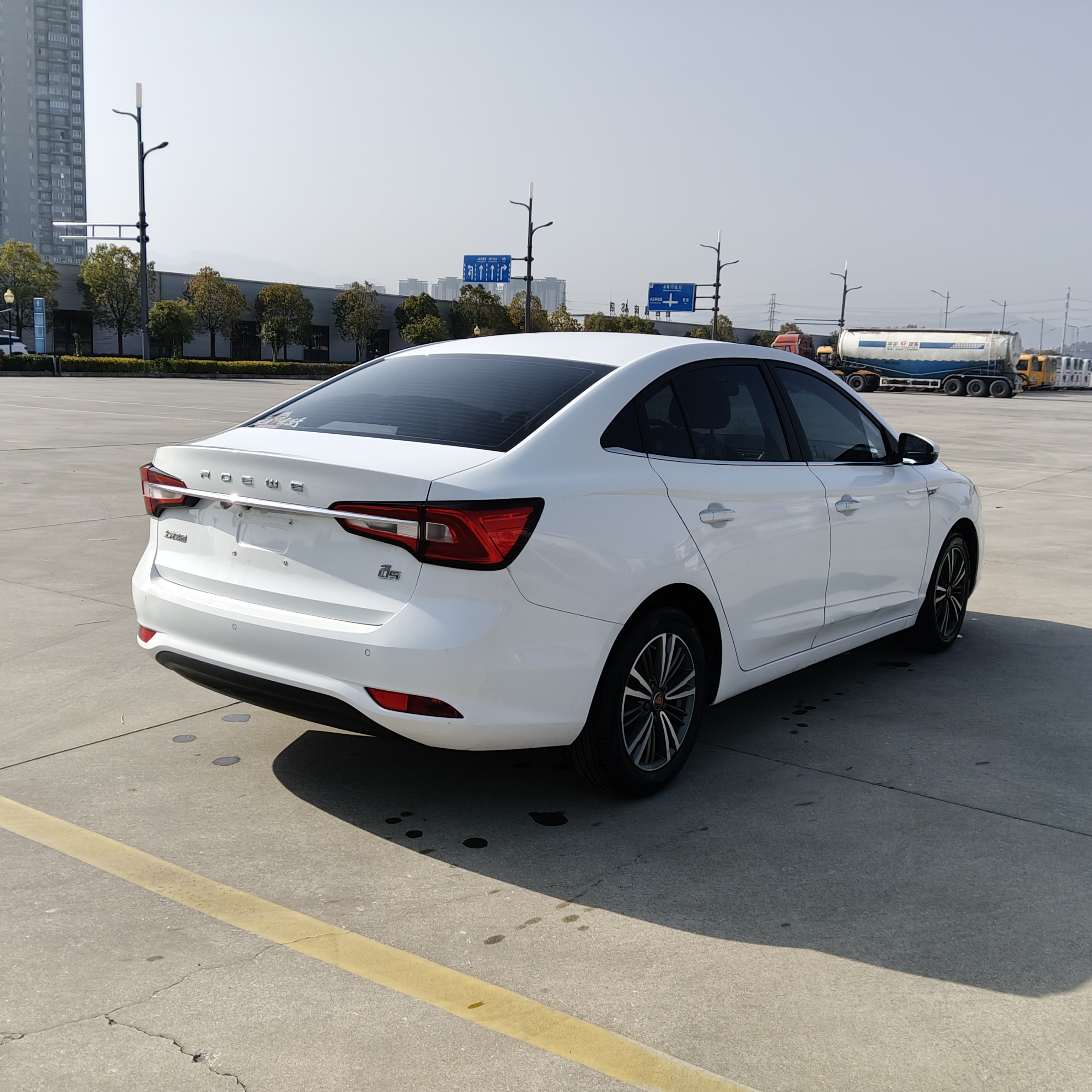 Roewe i5 2018 #5 Roewe i5 2018 car image #5