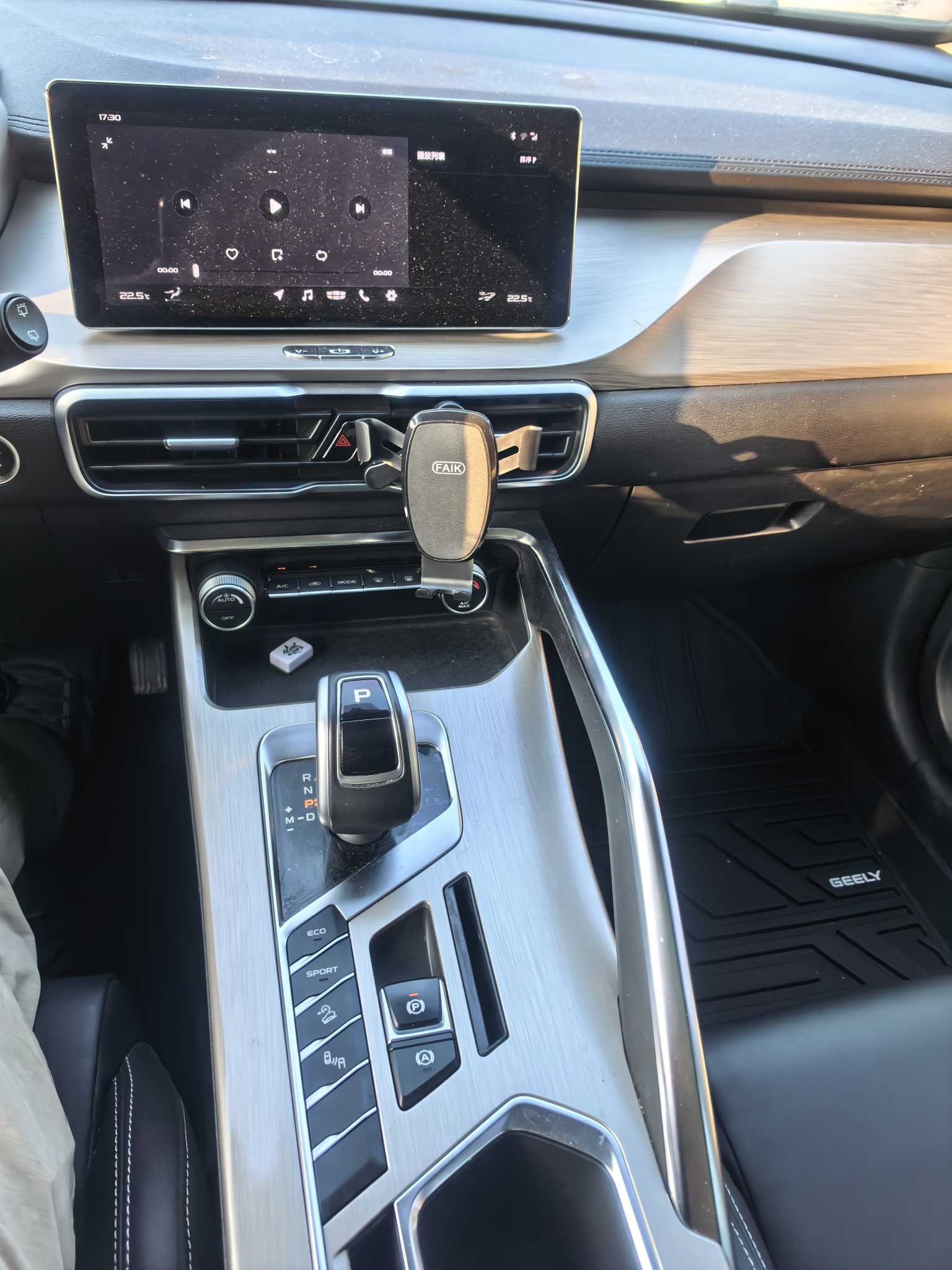 Coolray 2019 car image #5
