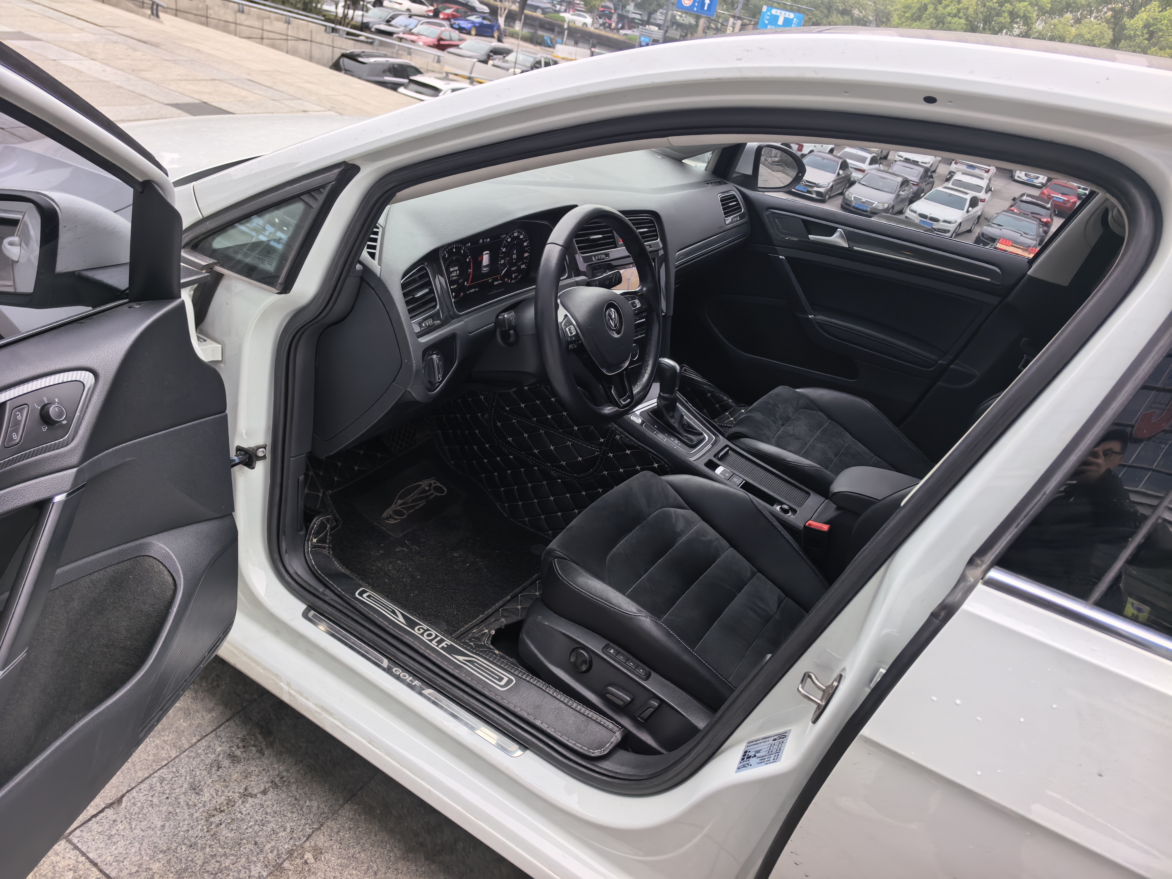 Volkswagen Golf 2019 car image #5