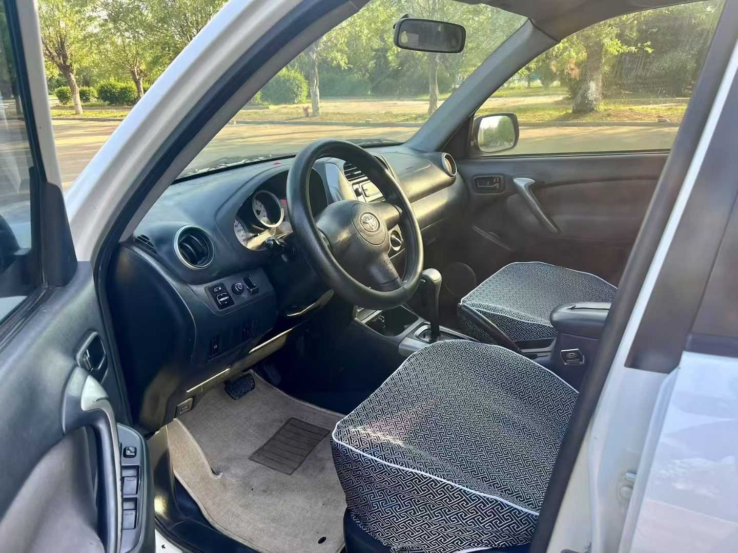 Toyota RAV4 (Imported) 2005 image de voiture #5