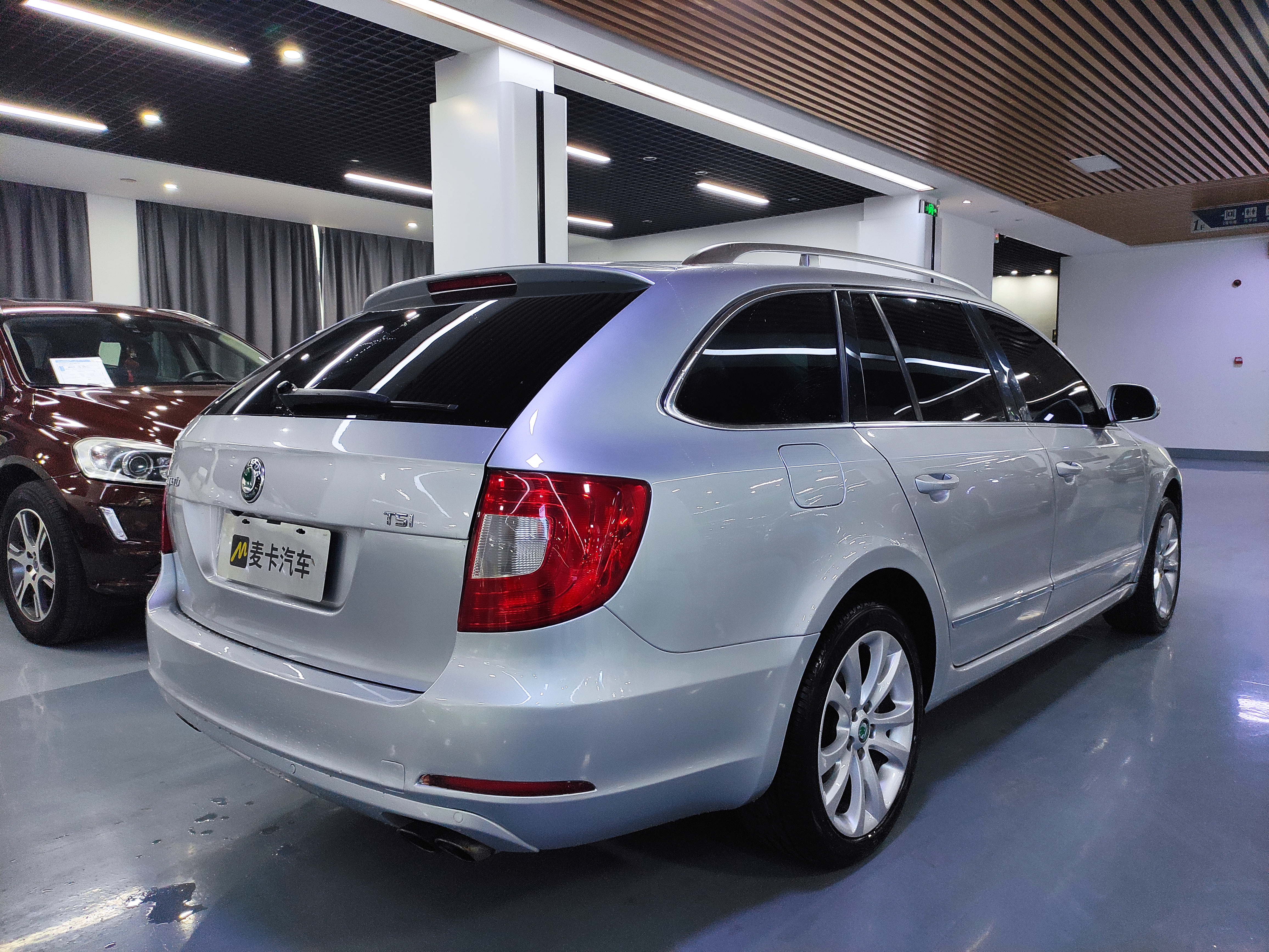 Skoda Superb Combi 2014 car image #5