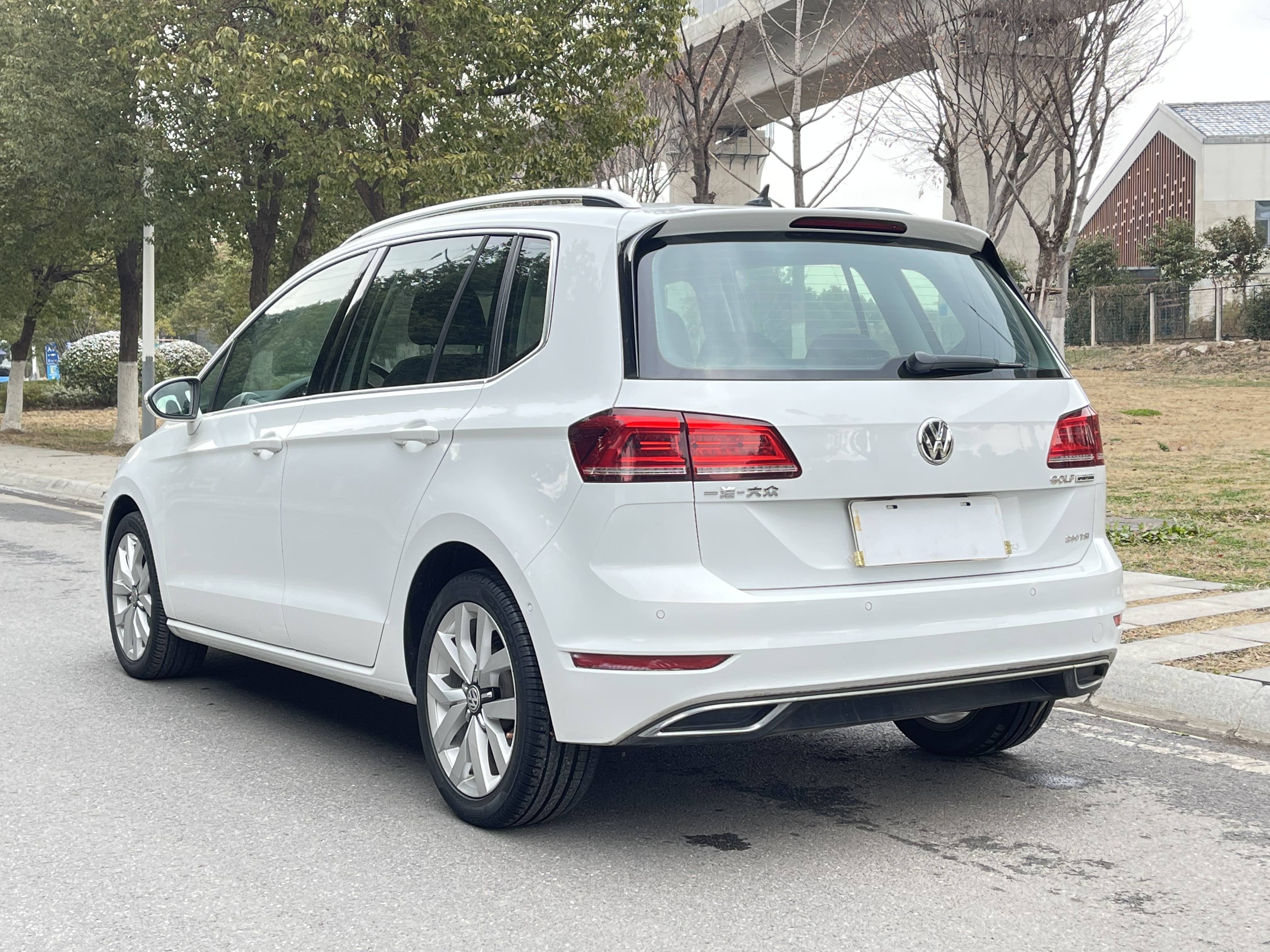 Volkswagen 2019 car image #5