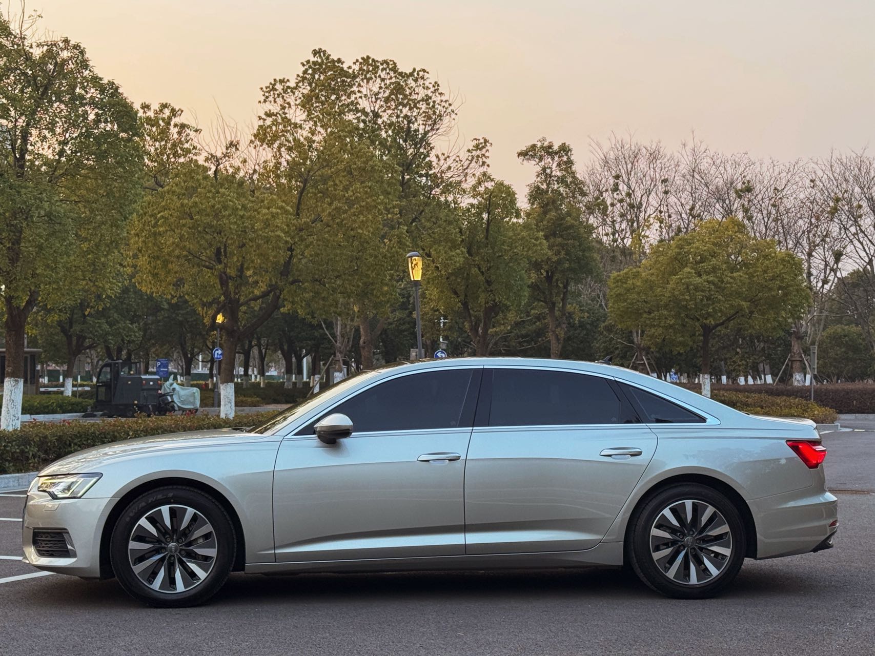 Audi A6L 2019 car image #5