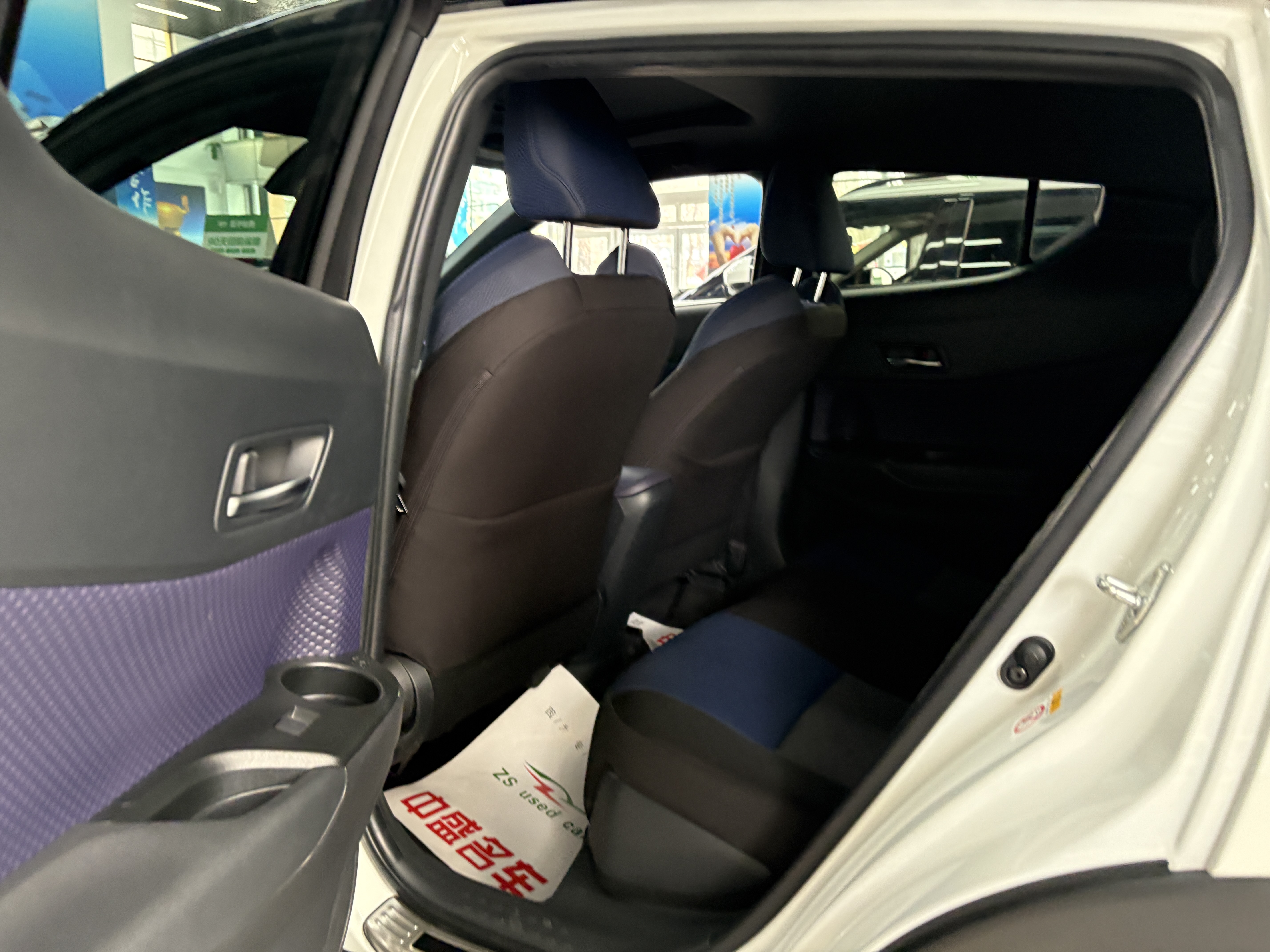 Toyota C-HR 2019 car image #5