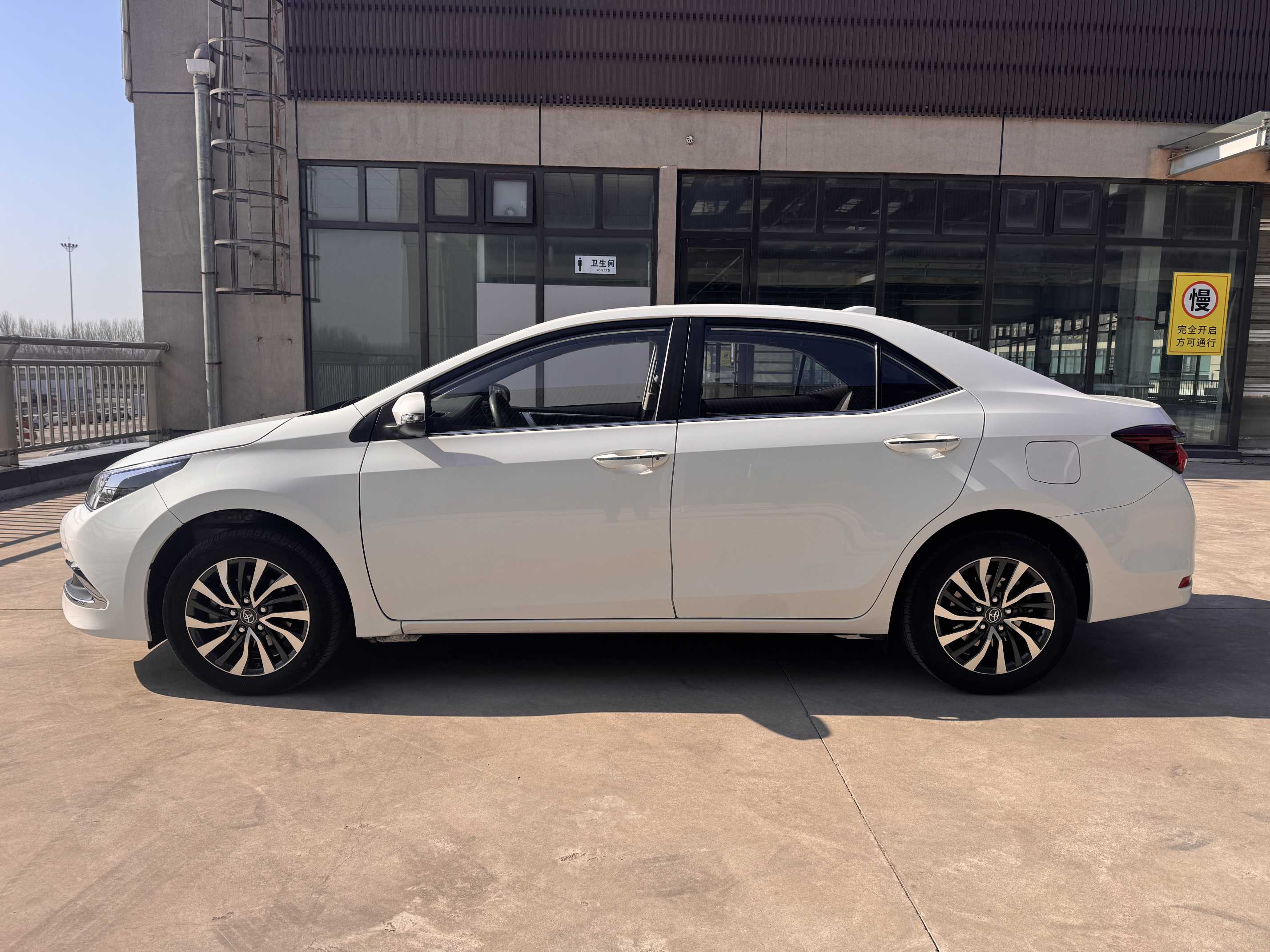 Toyota Corolla Hybird E+ 2023 immagine di auto #5