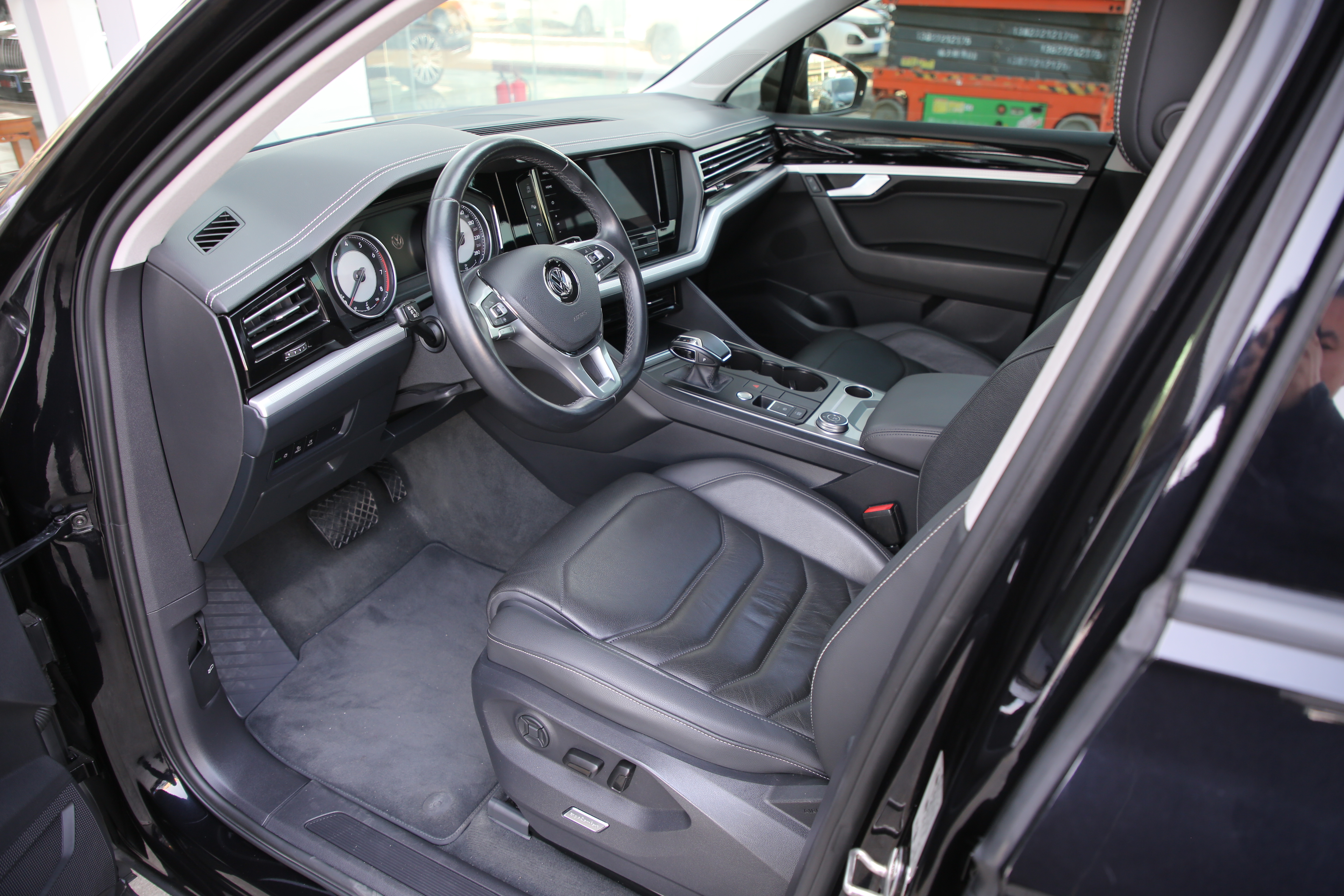 Volkswagen Touareg 2020 car image #5