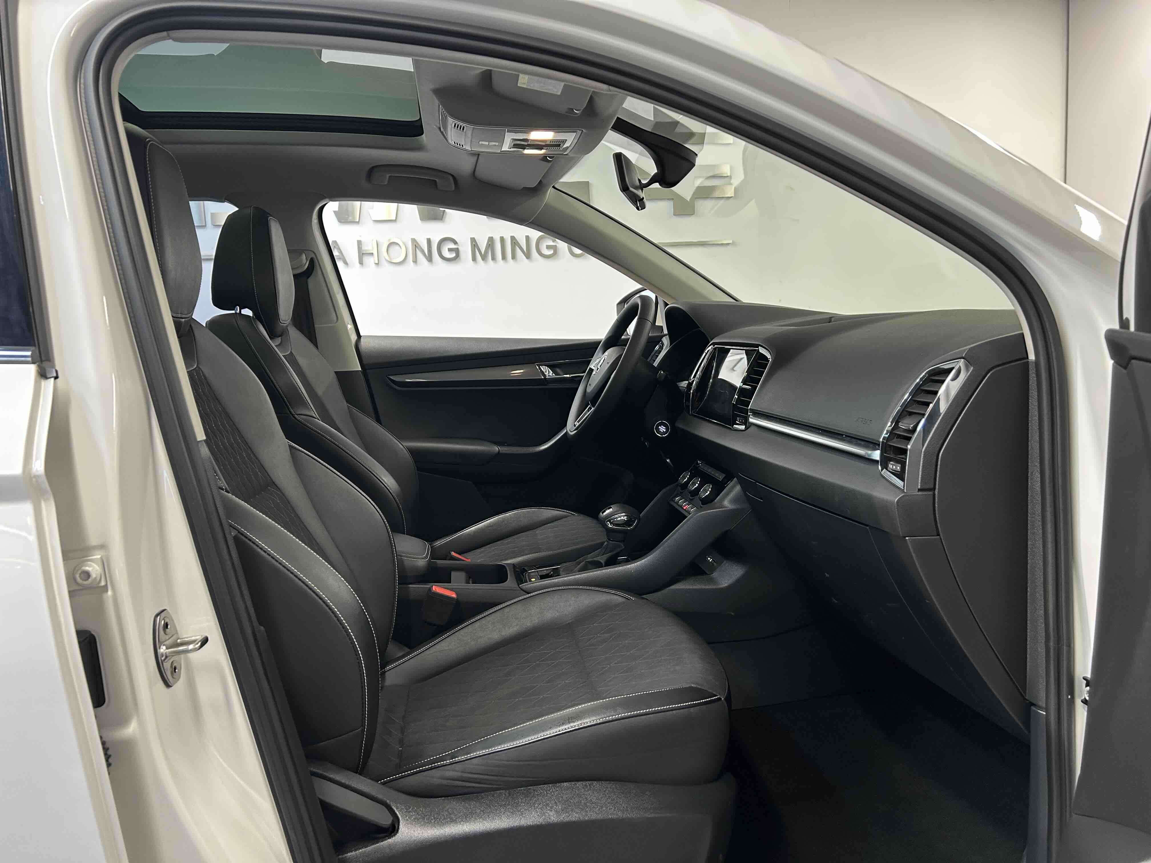 Skoda Karoq 2020 car image #5