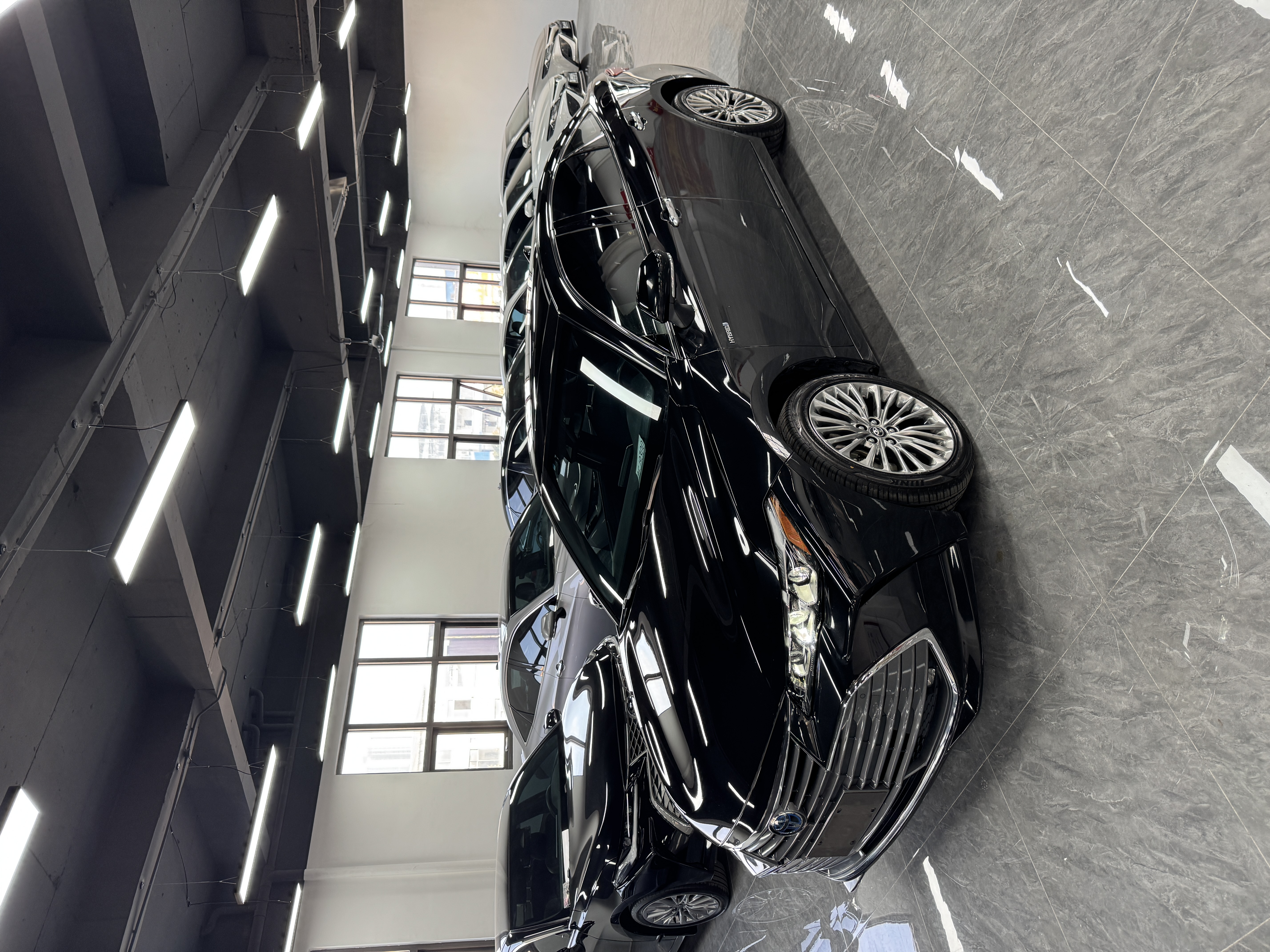 Toyota Avalon 2019 car image #5