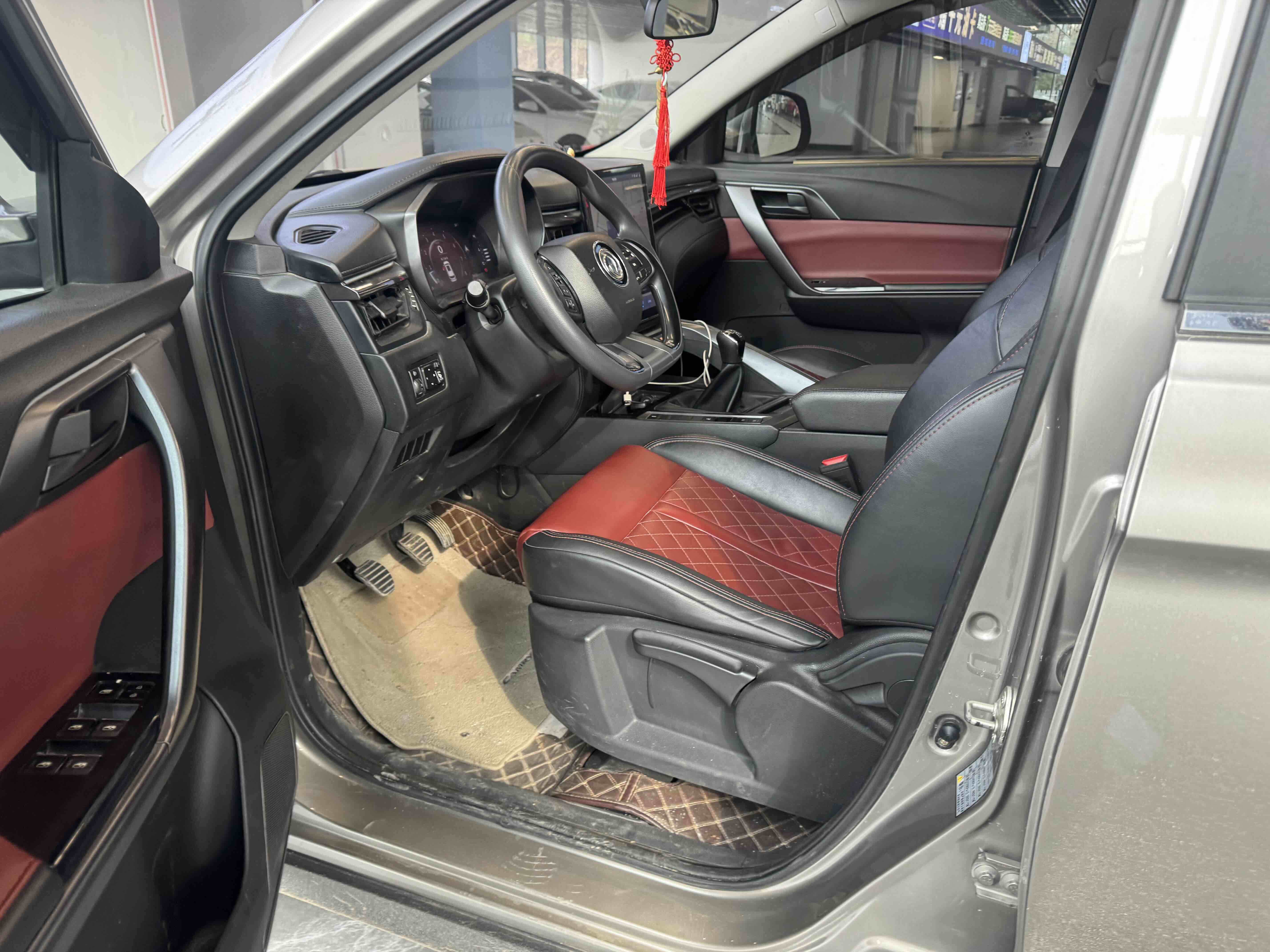 T5 L 2020 car image #5