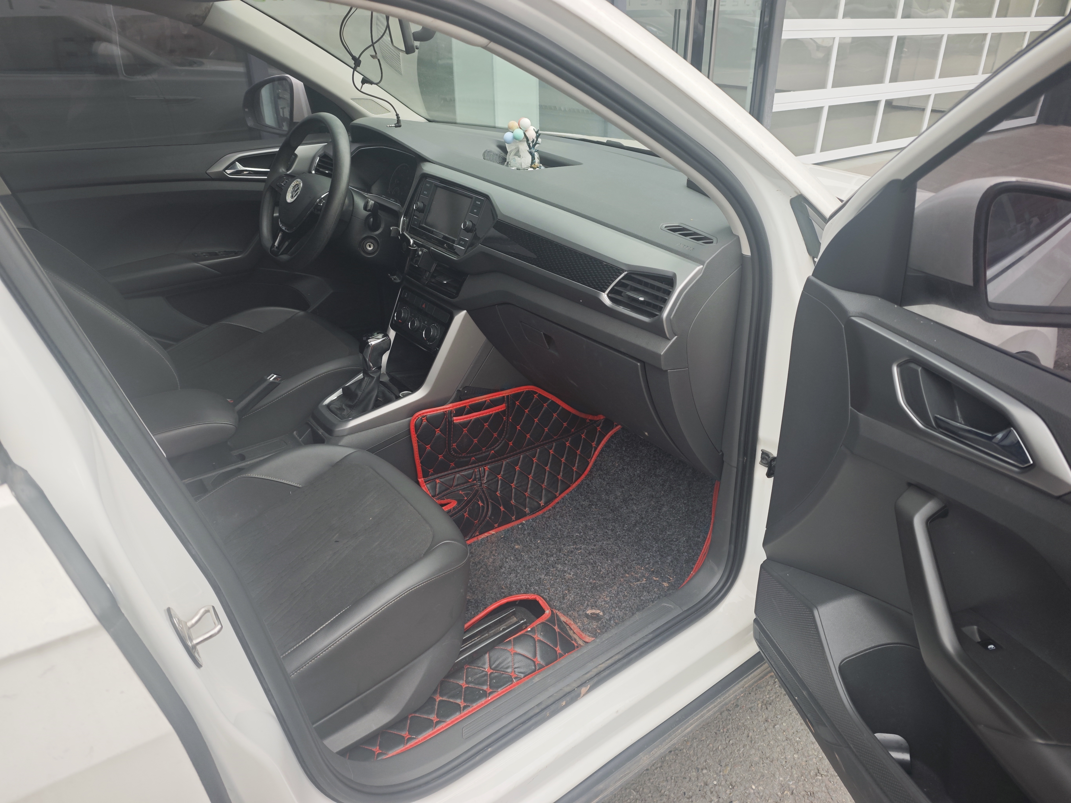 Volkswagen T-Cross 2019 car image #5