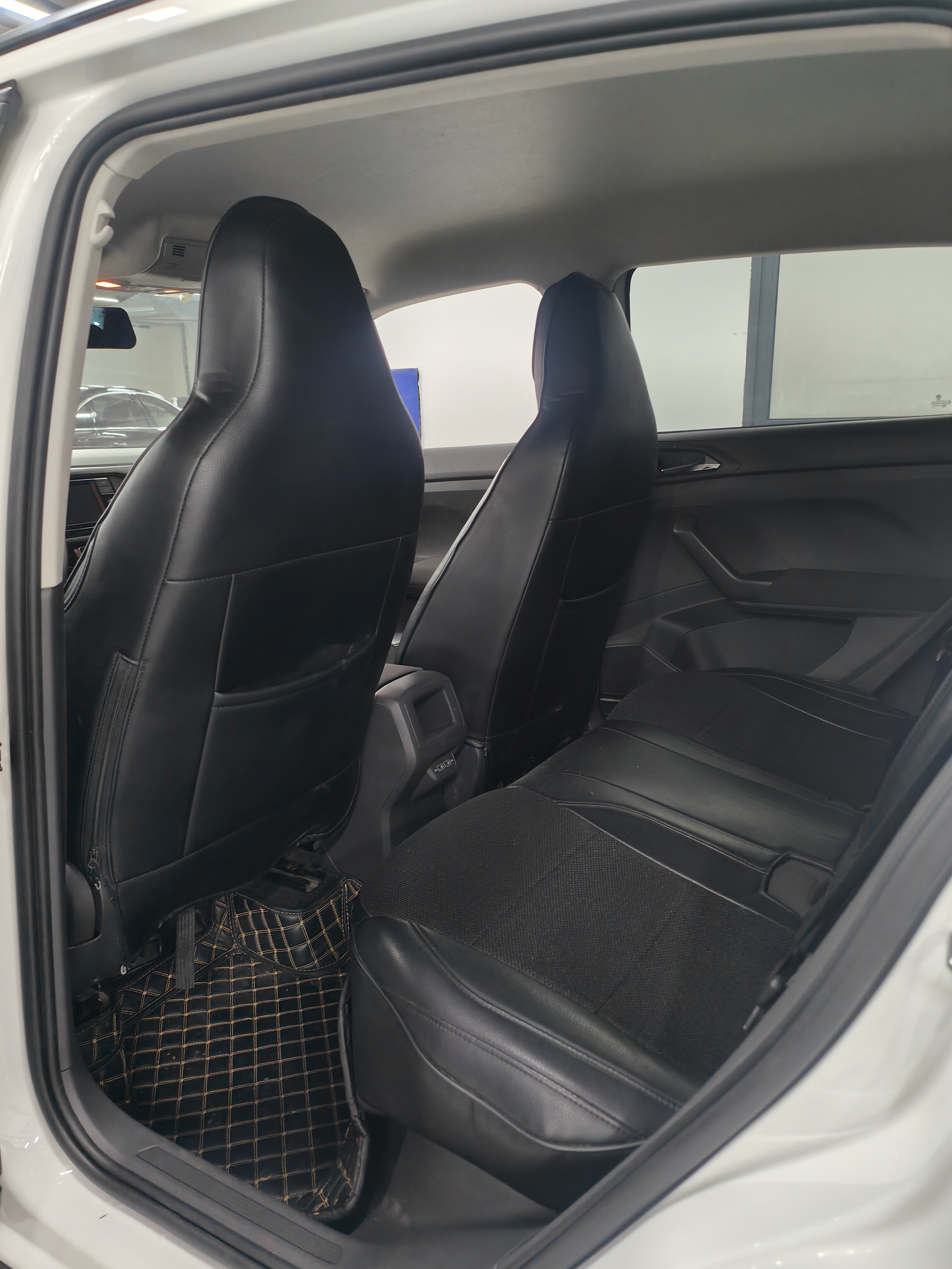 Volkswagen T-Cross 2019 car image #5