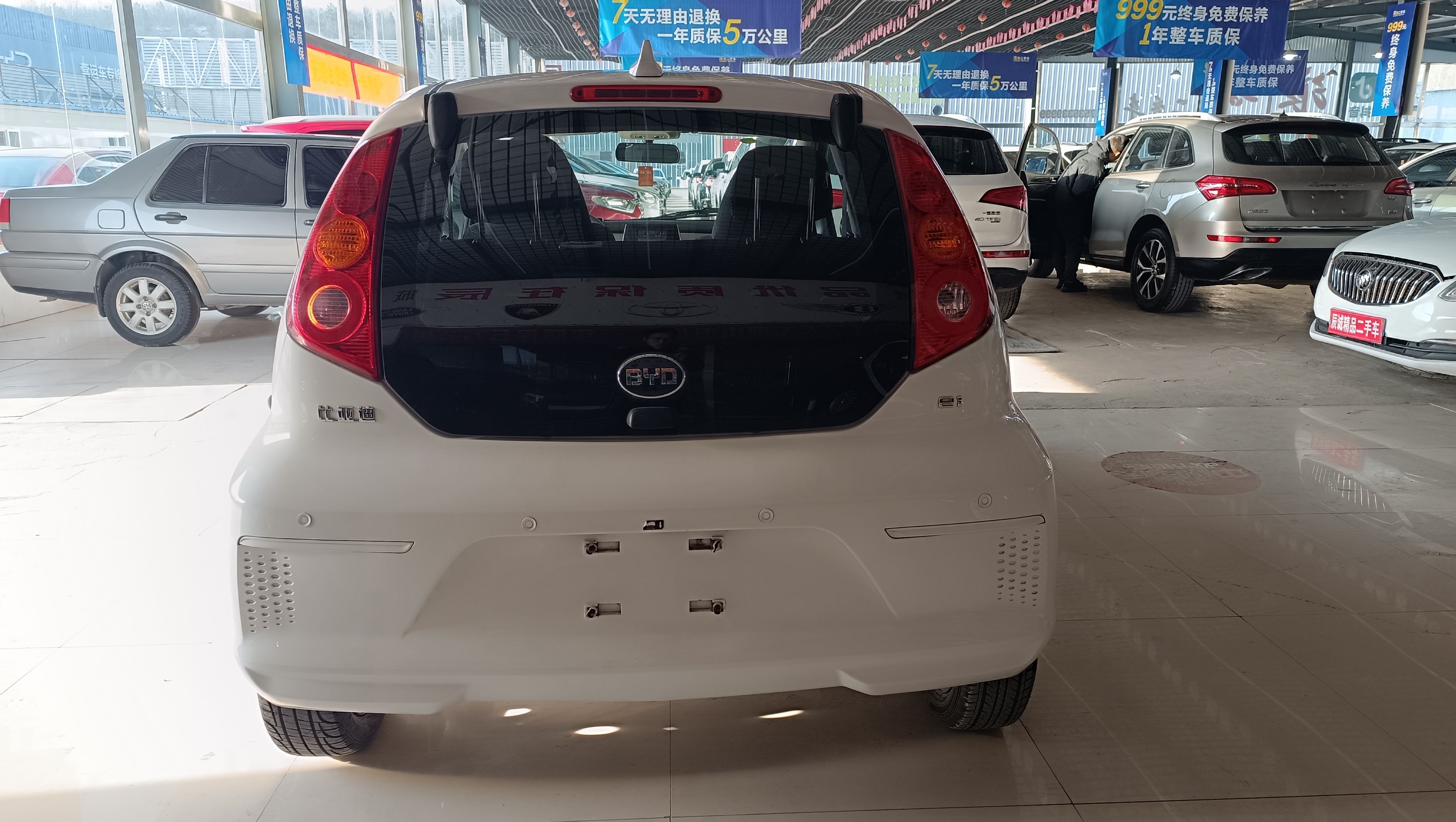 BYD e1 2020 #5 BYD e1 2020 car image #5