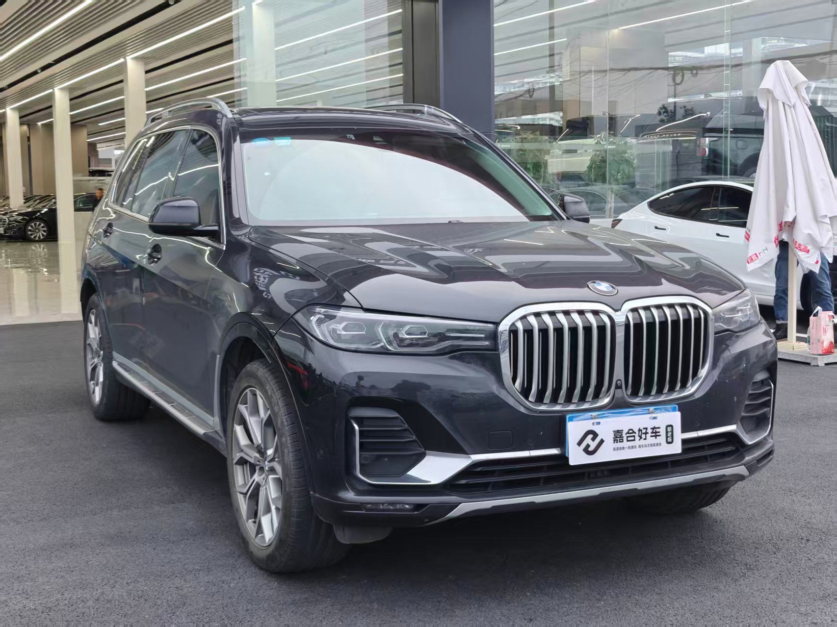BMW X7 M60i 2019 car image #5