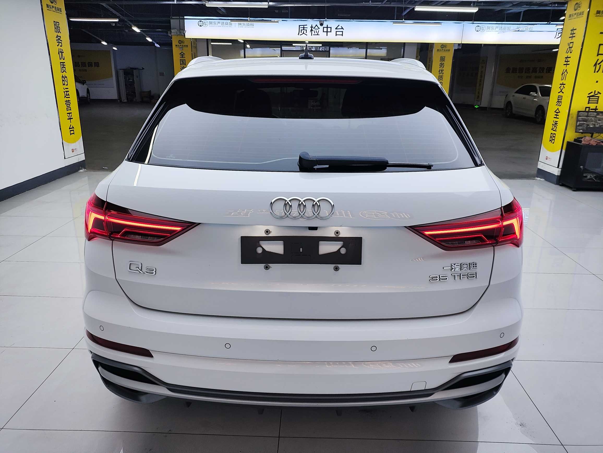 Audi Q3 2020 car image #5