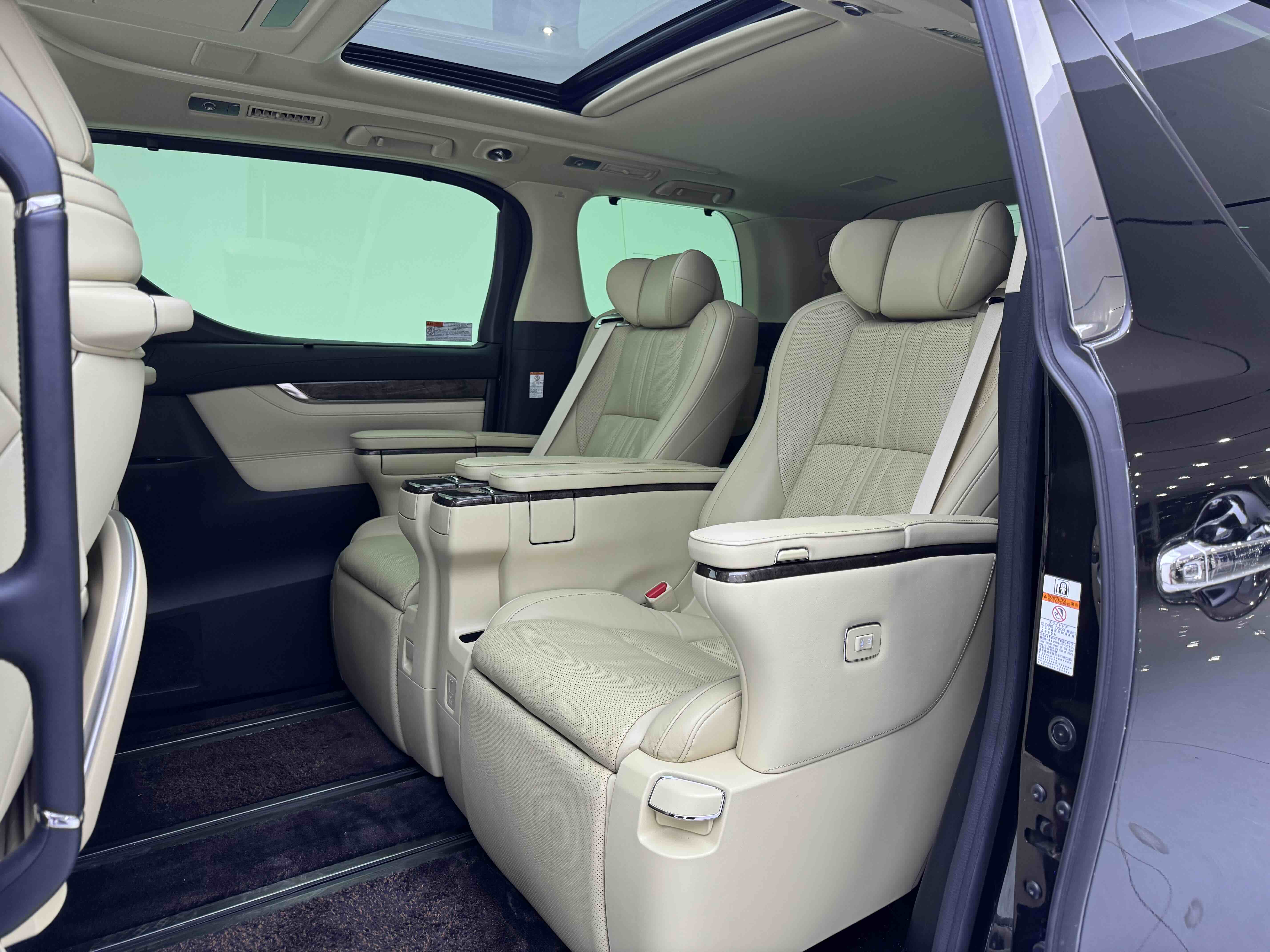 Toyota Vellfire 2020 #5 Toyota Vellfire 2020 صورة سيارة #5