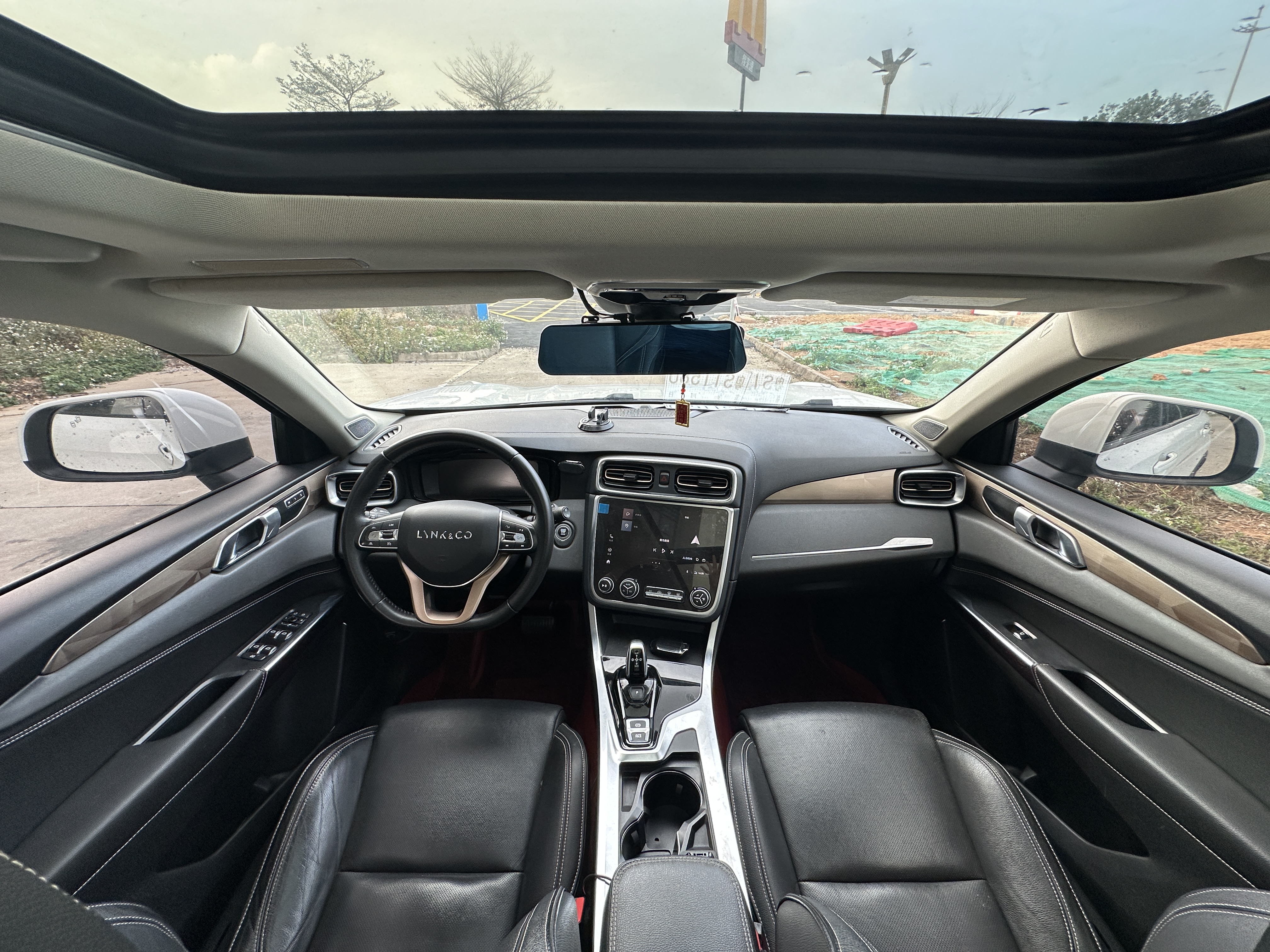 Lynk & Co 2019 #5 Lynk & Co 2019 car image #5