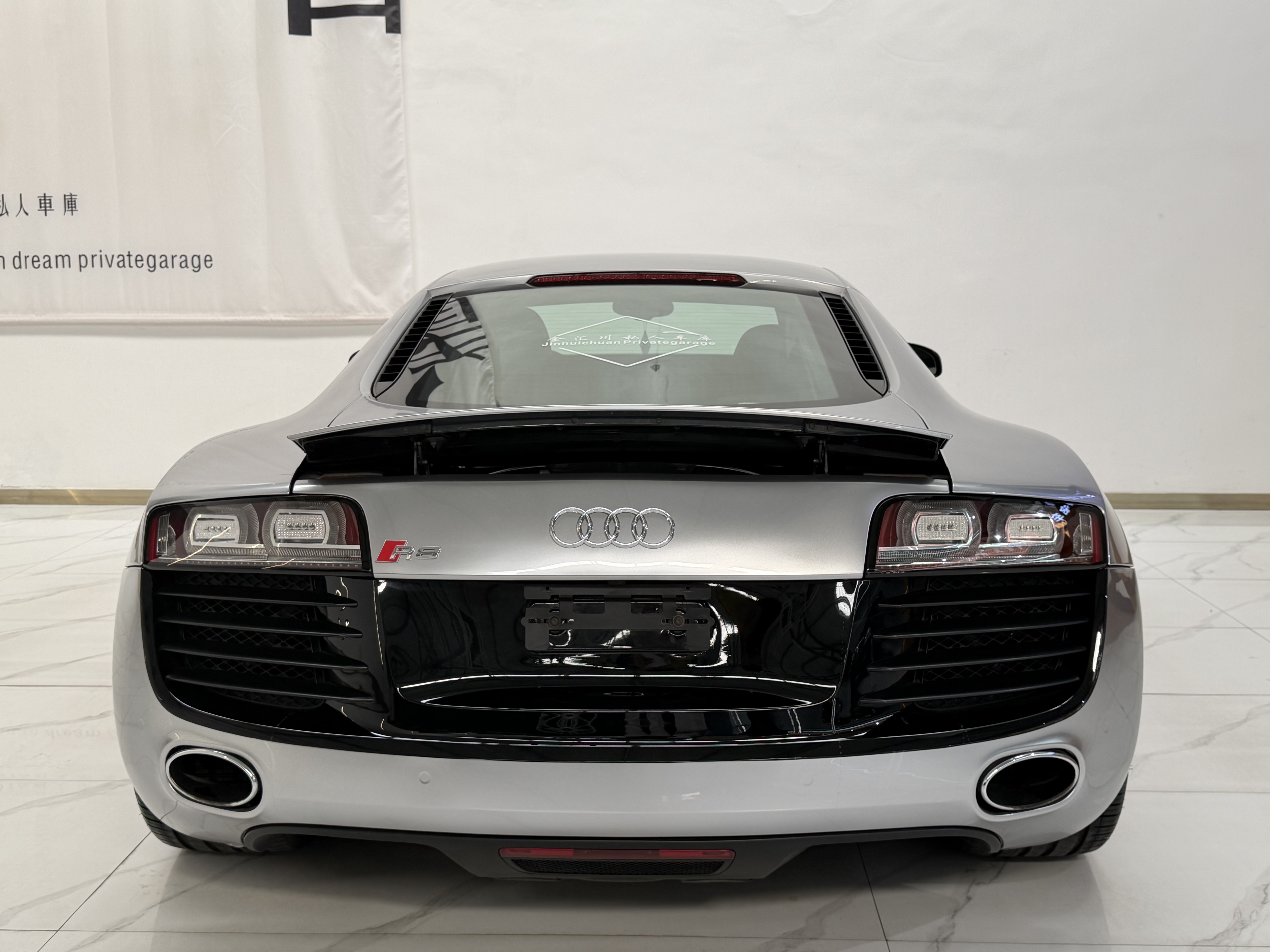 Audi R8 2010 car image #5