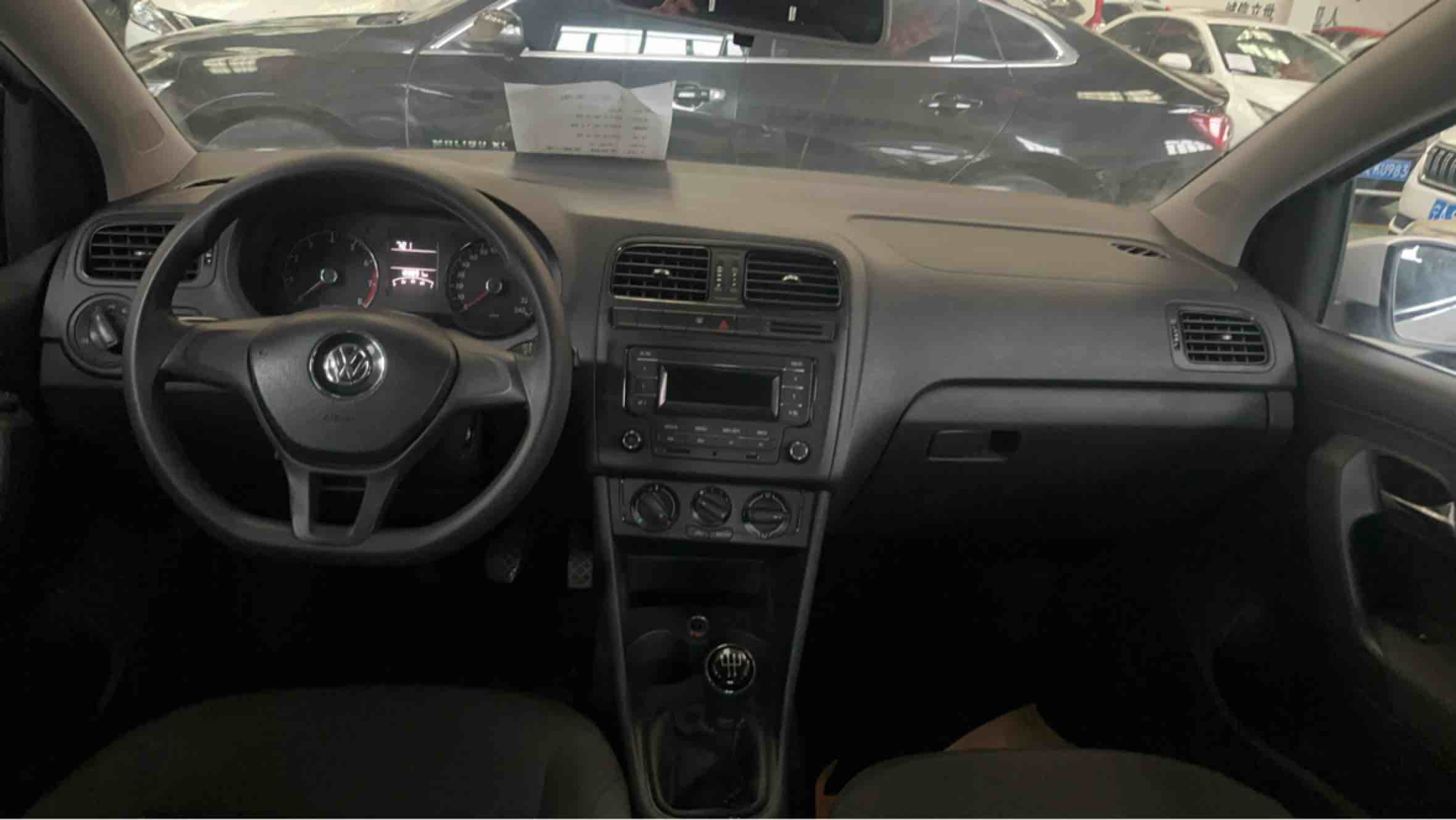 Volkswagen Polo 2015 car image #5