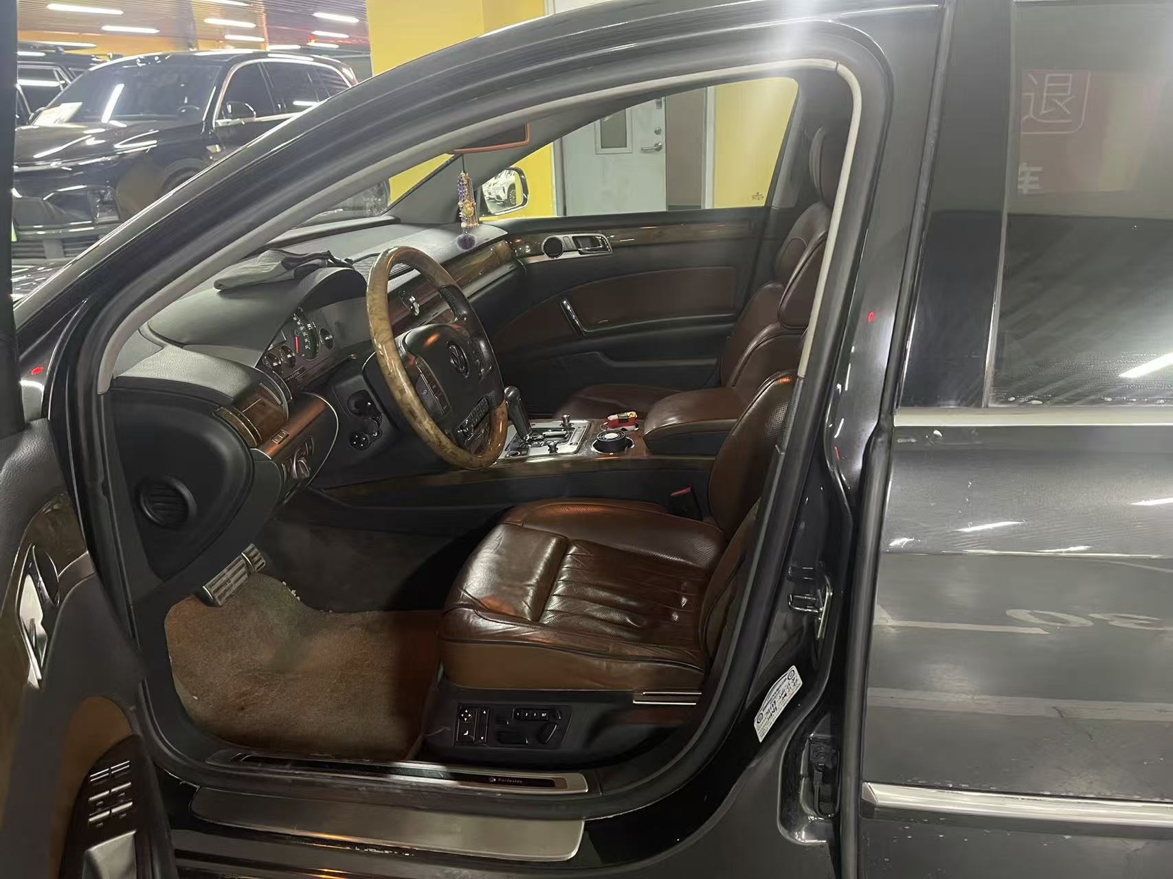 Volkswagen Pheaton 2011 immagine di auto #5