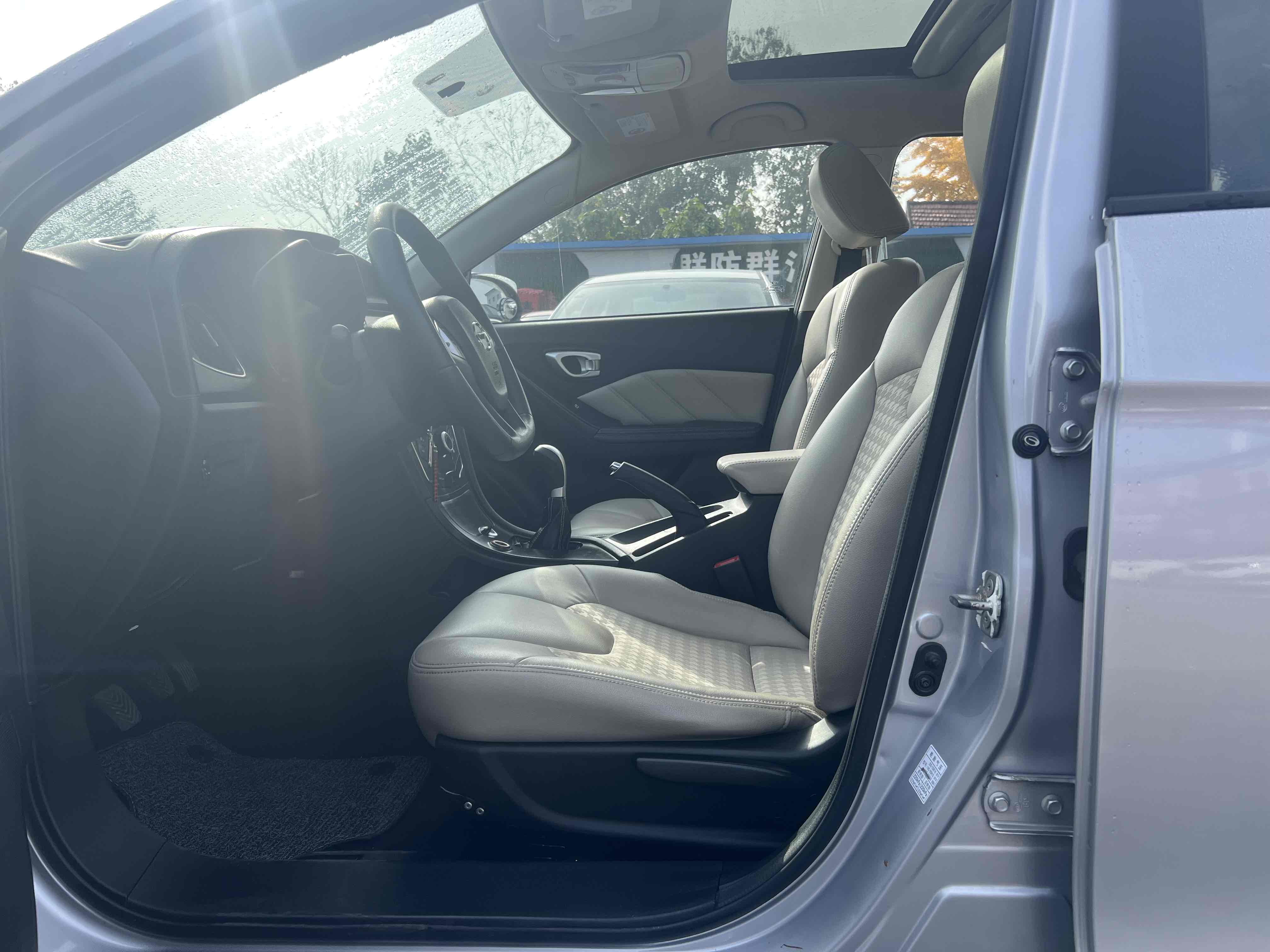 GAC Trumpchi GA3 2014 #5 GAC Trumpchi GA3 2014 car image #5