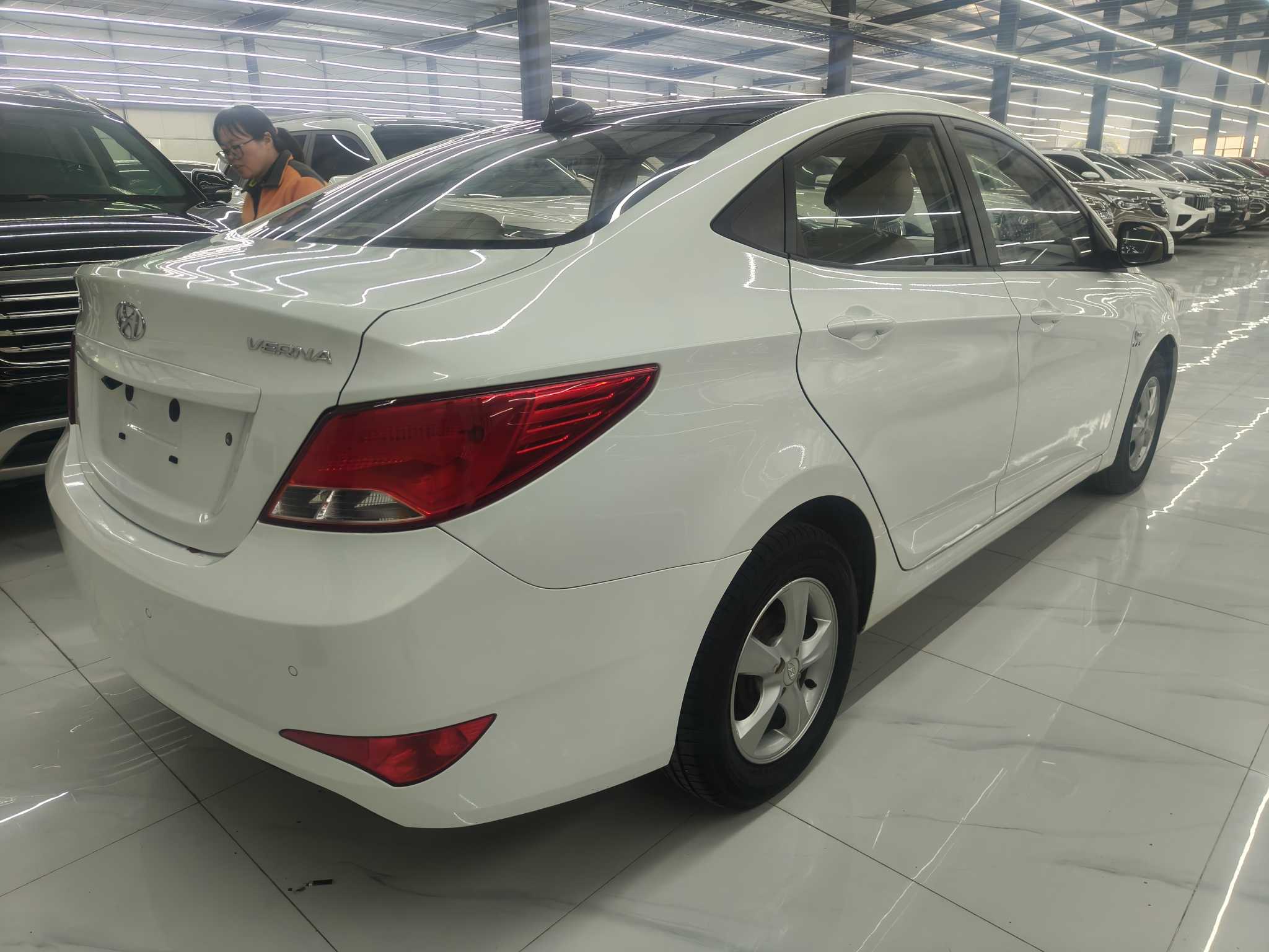 Hyundai Reina 2016 #5 Hyundai Reina 2016 car image #5