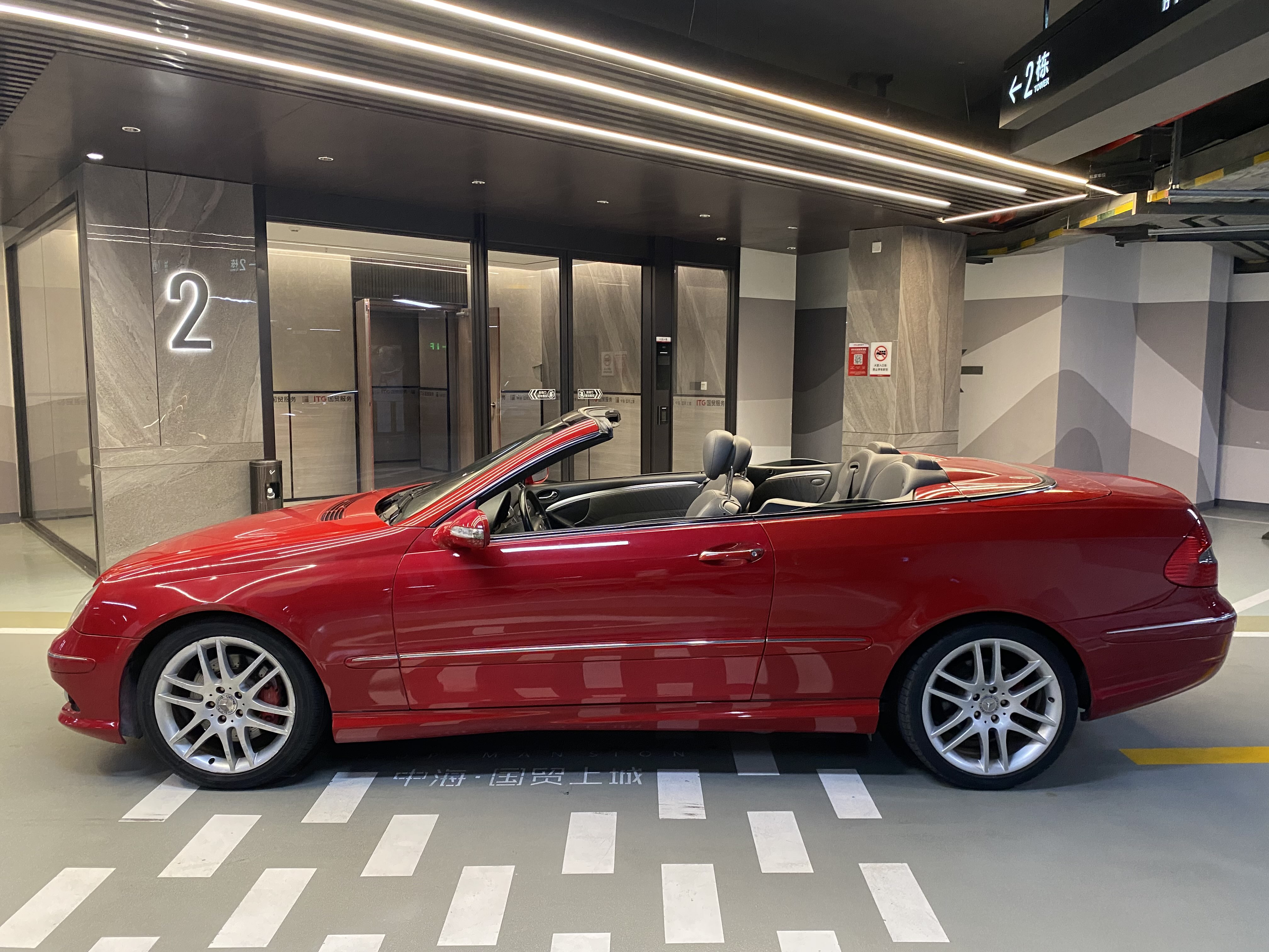 Mercedes-Benz CLK Class 2009 immagine di auto #5