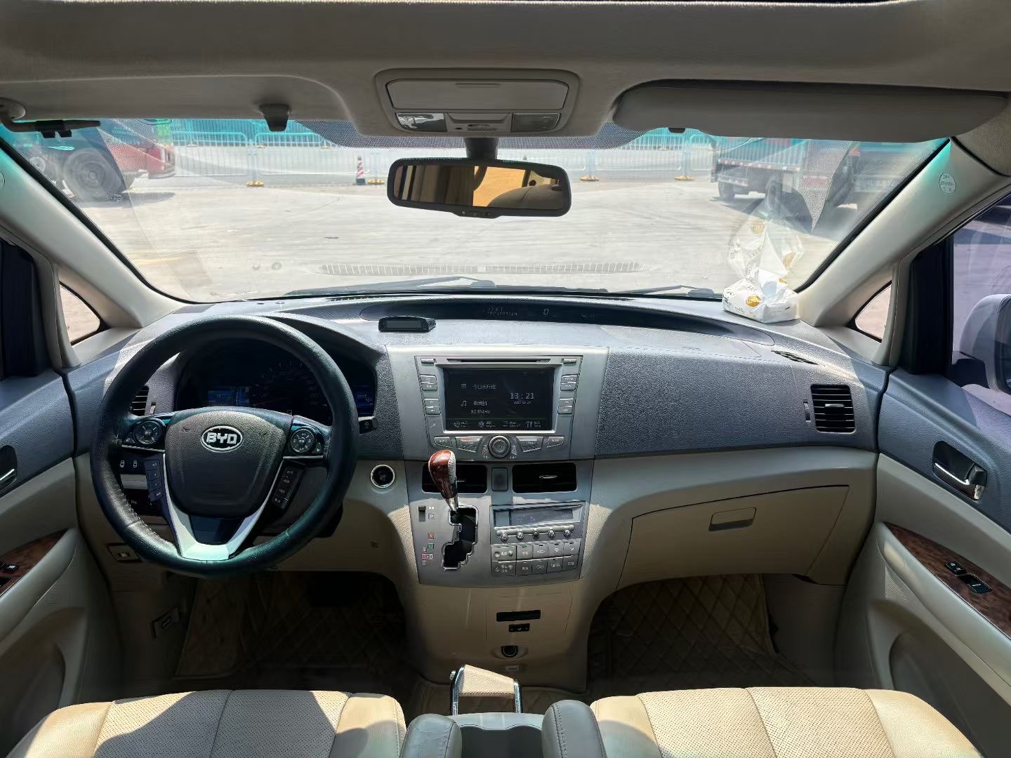 BYD M6 2015 #5 BYD M6 2015 car image #5