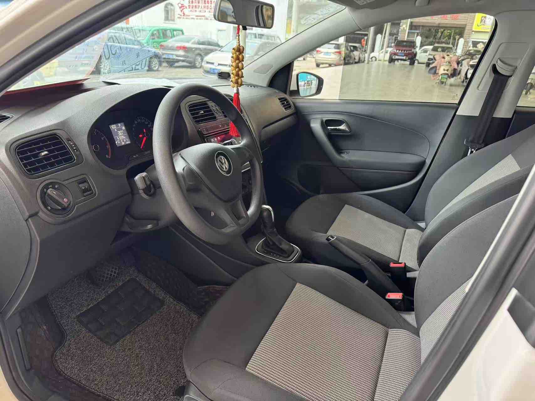 Volkswagen 2018 car image #5